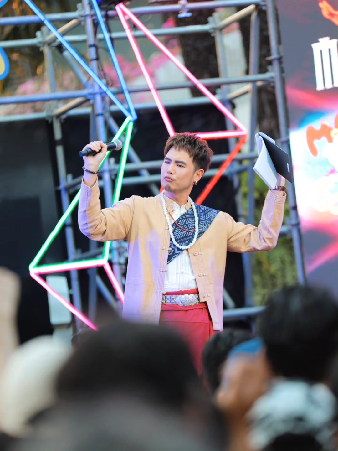 อ๋อง - เขมรัชต์ สุนทรนนท์