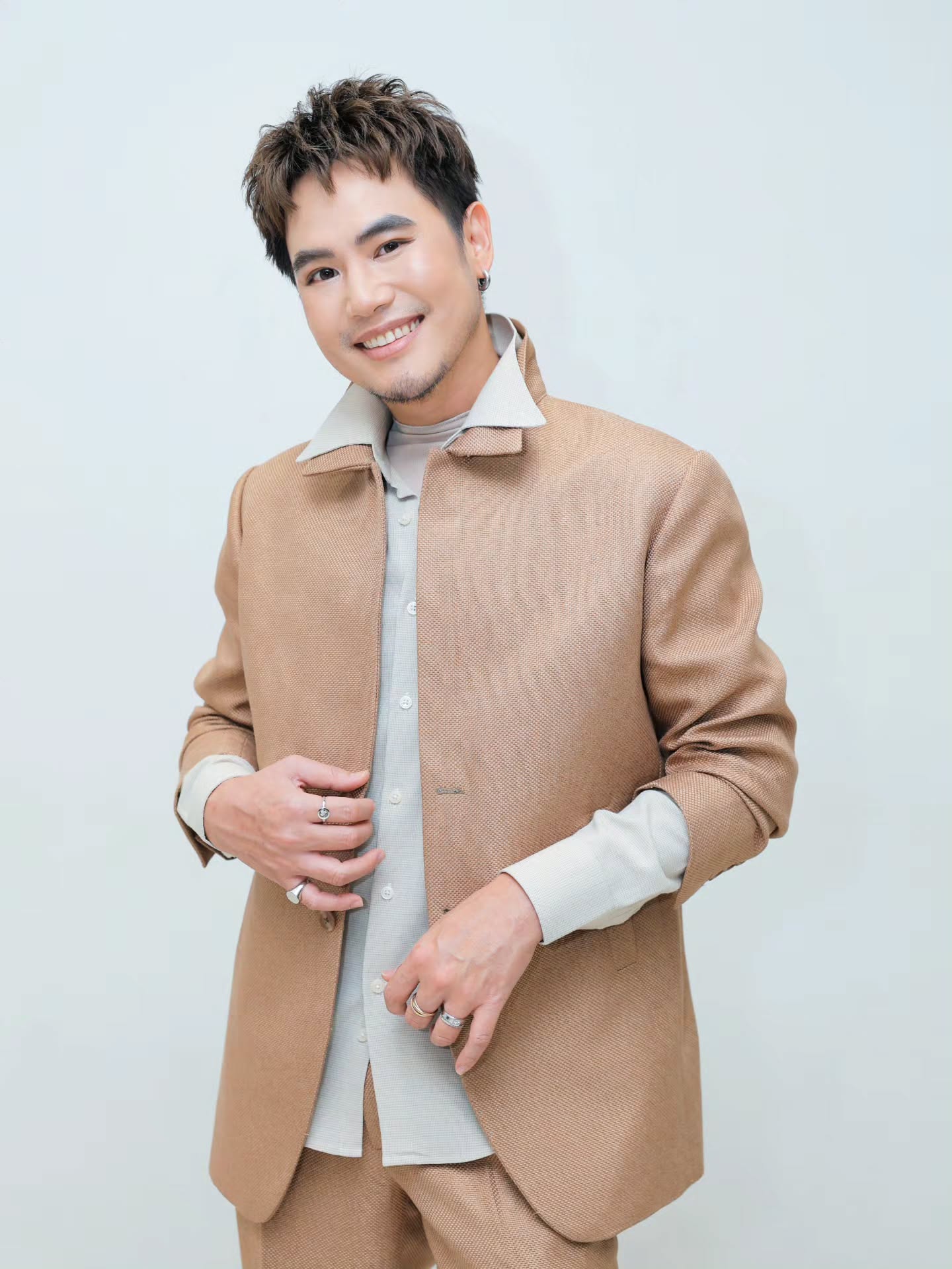 อ๋อง - เขมรัชต์ สุนทรนนท์