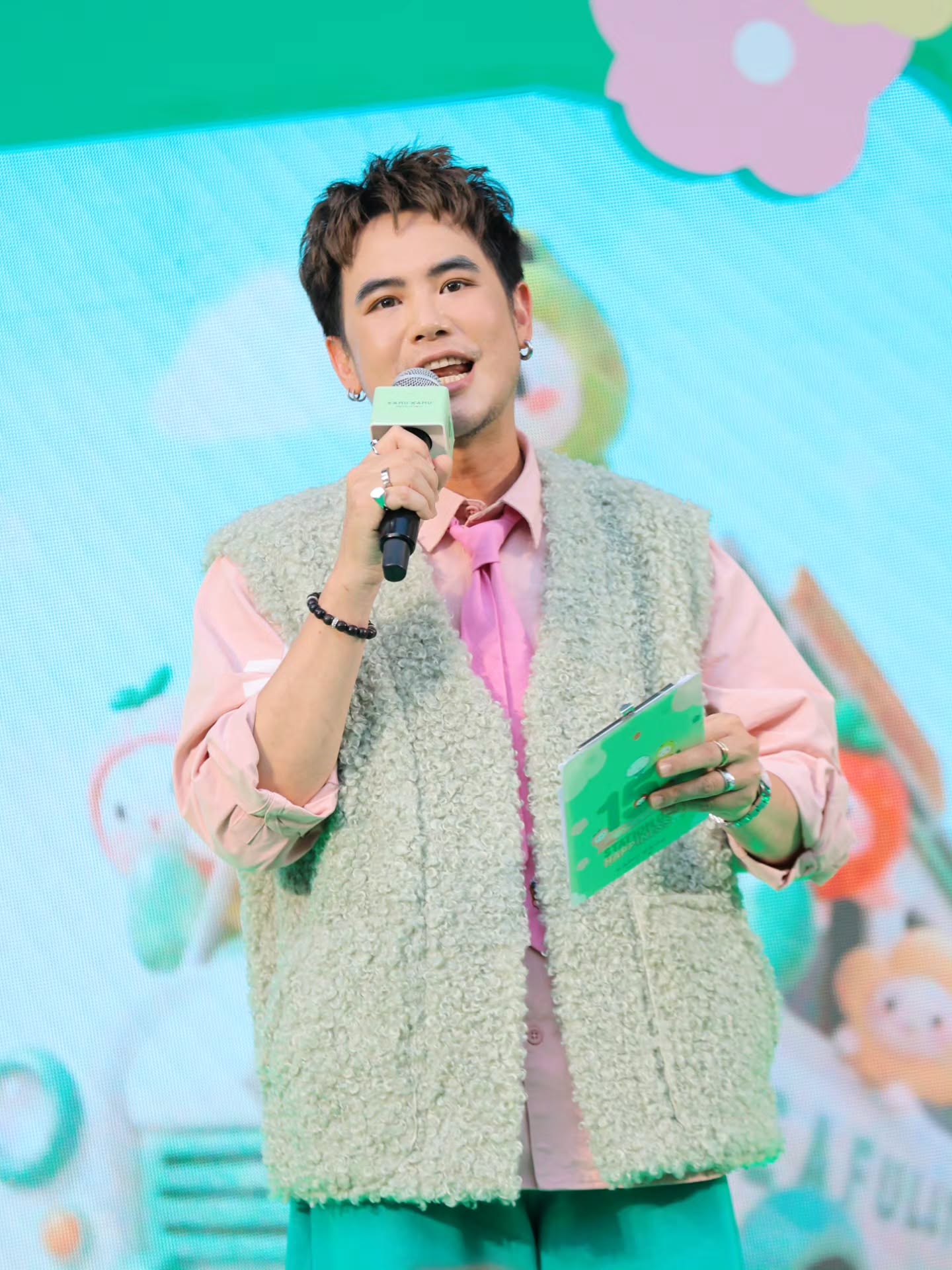 อ๋อง - เขมรัชต์ สุนทรนนท์