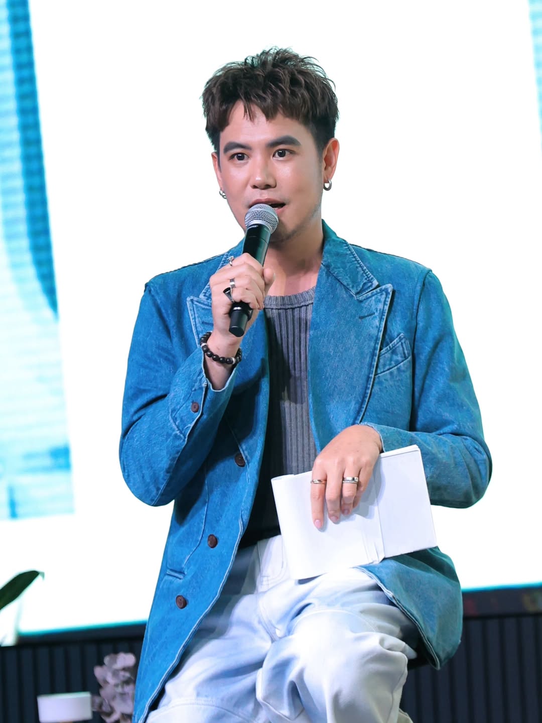 อ๋อง - เขมรัชต์ สุนทรนนท์