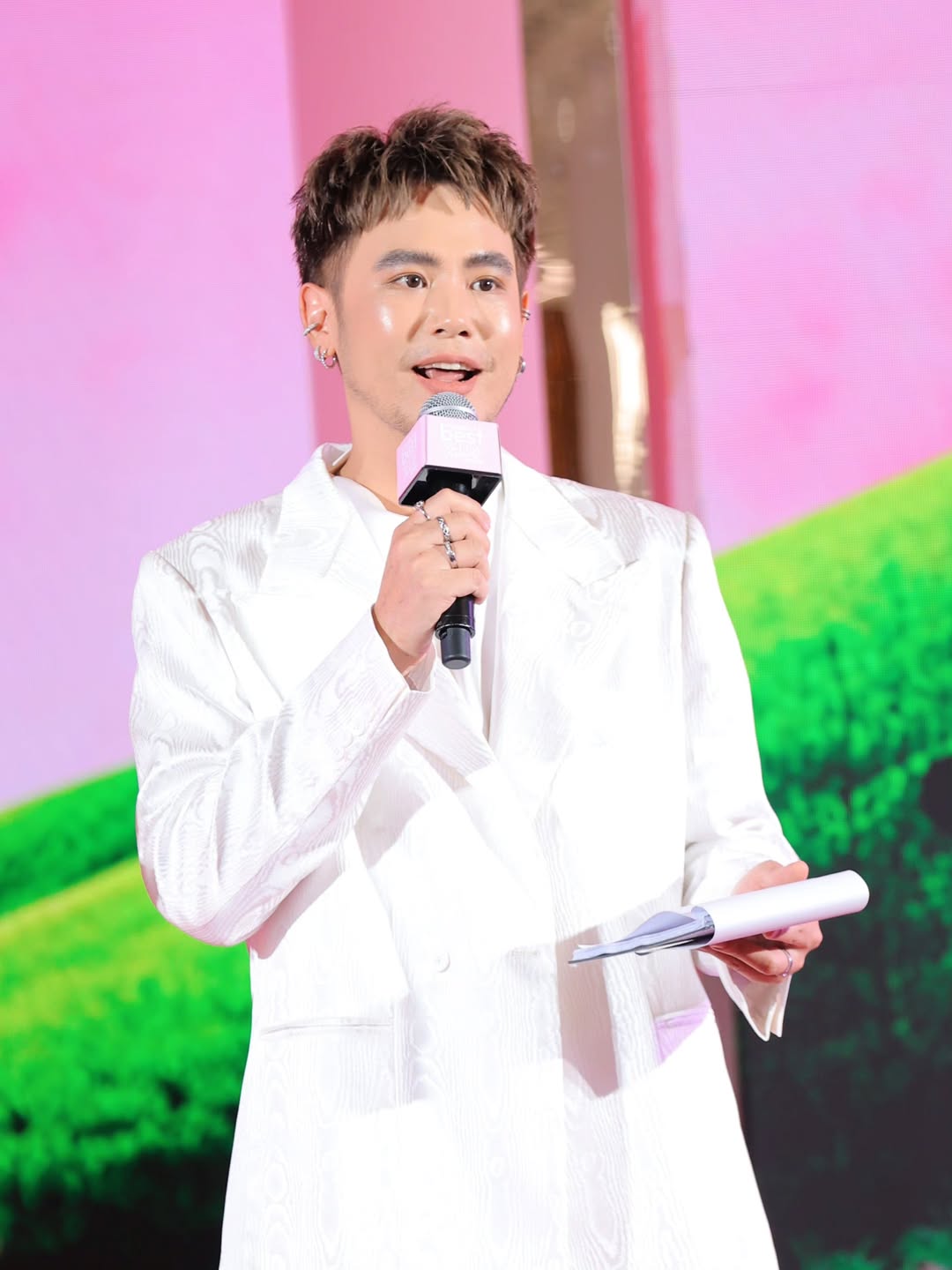 อ๋อง - เขมรัชต์ สุนทรนนท์