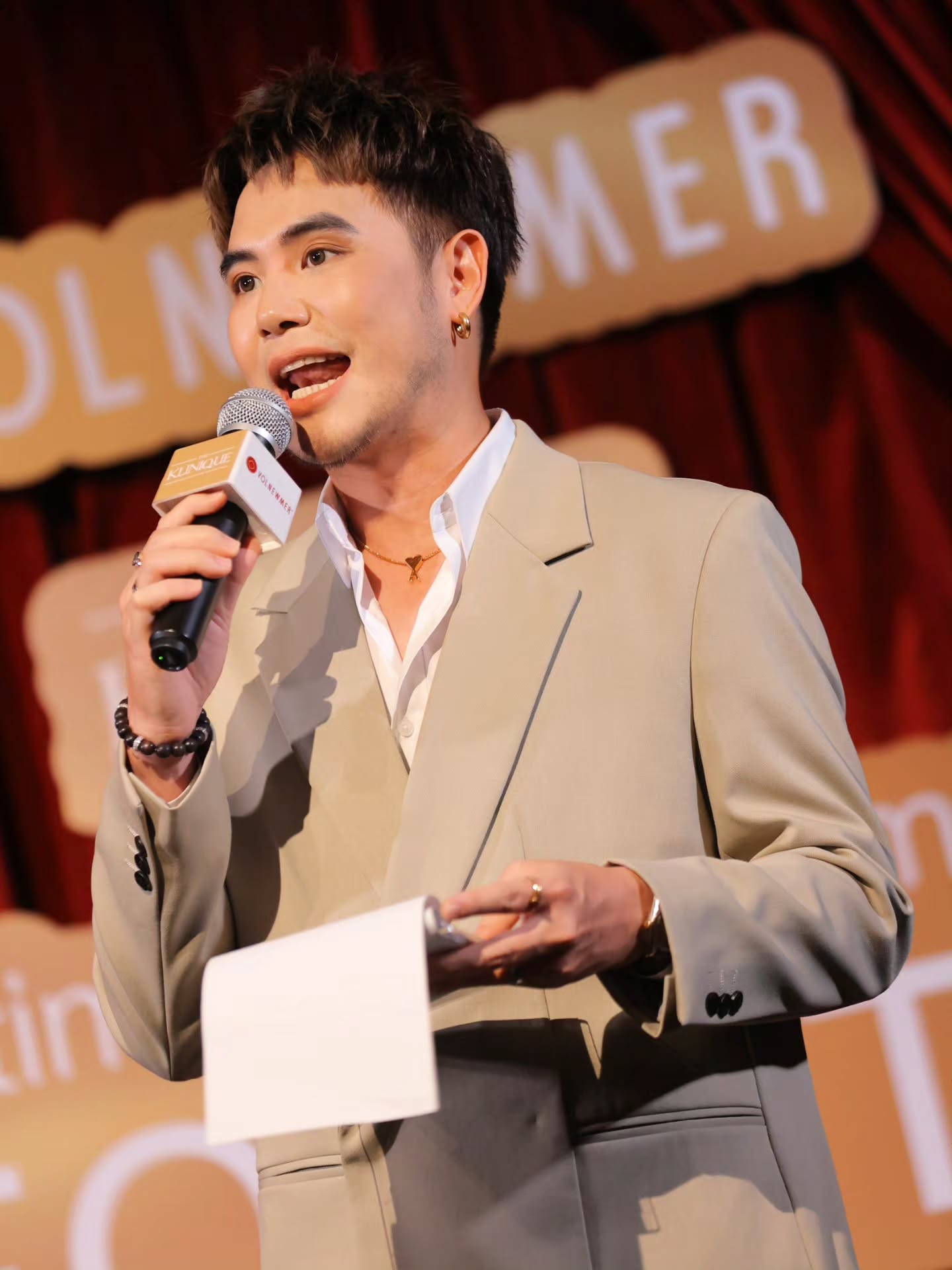 อ๋อง - เขมรัชต์ สุนทรนนท์
