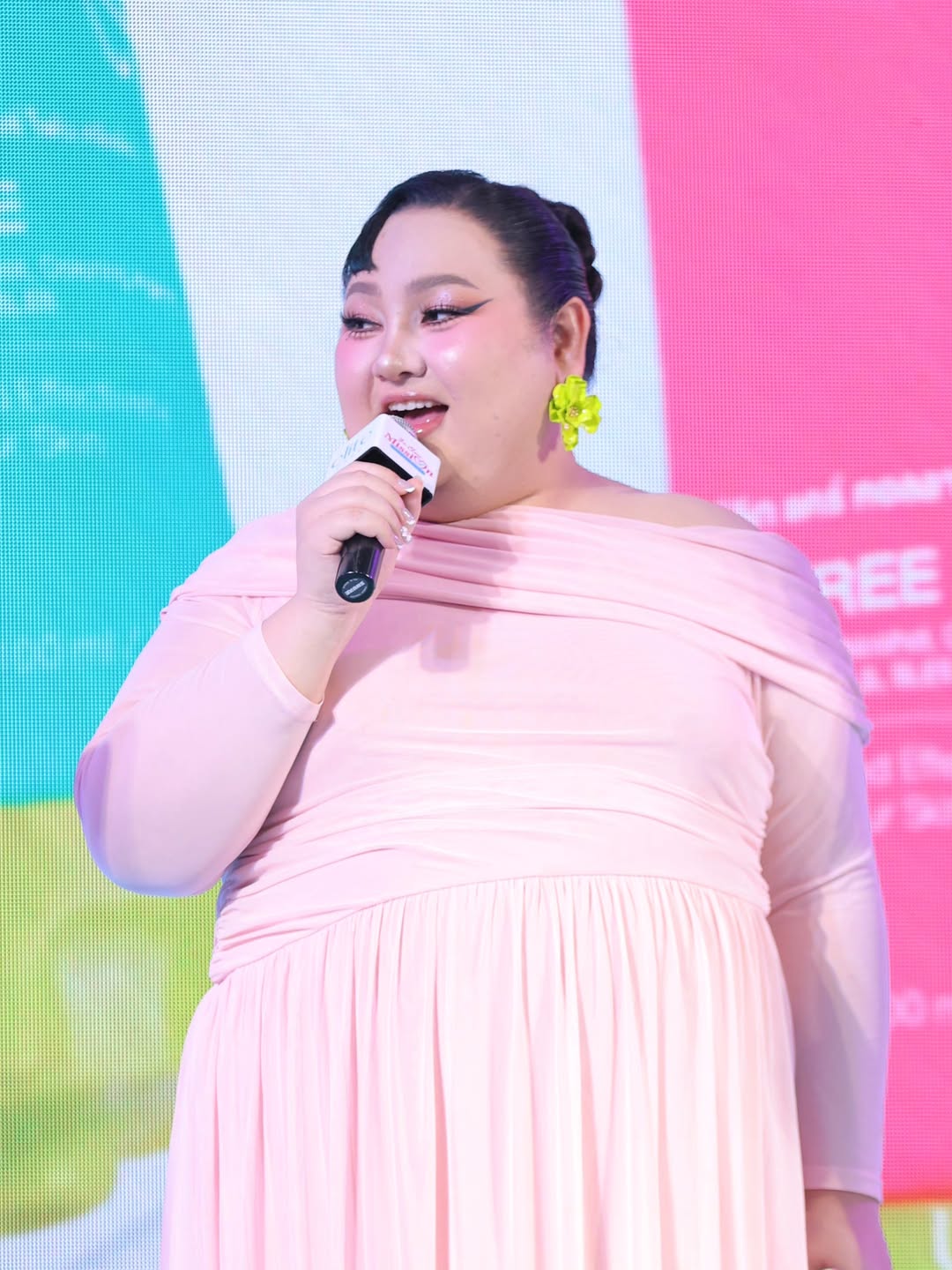 อ๋อง - เขมรัชต์ สุนทรนนท์