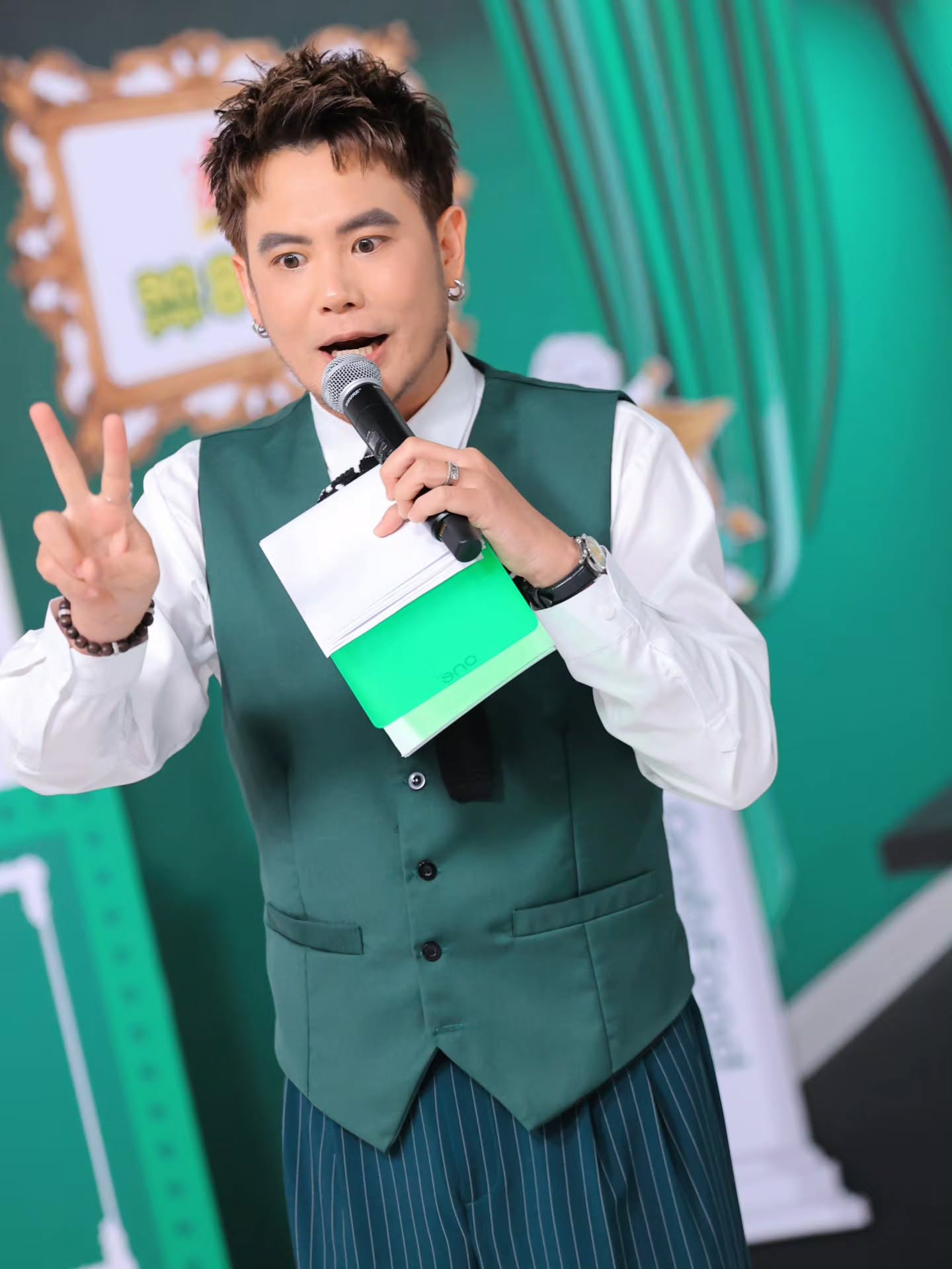 อ๋อง - เขมรัชต์ สุนทรนนท์