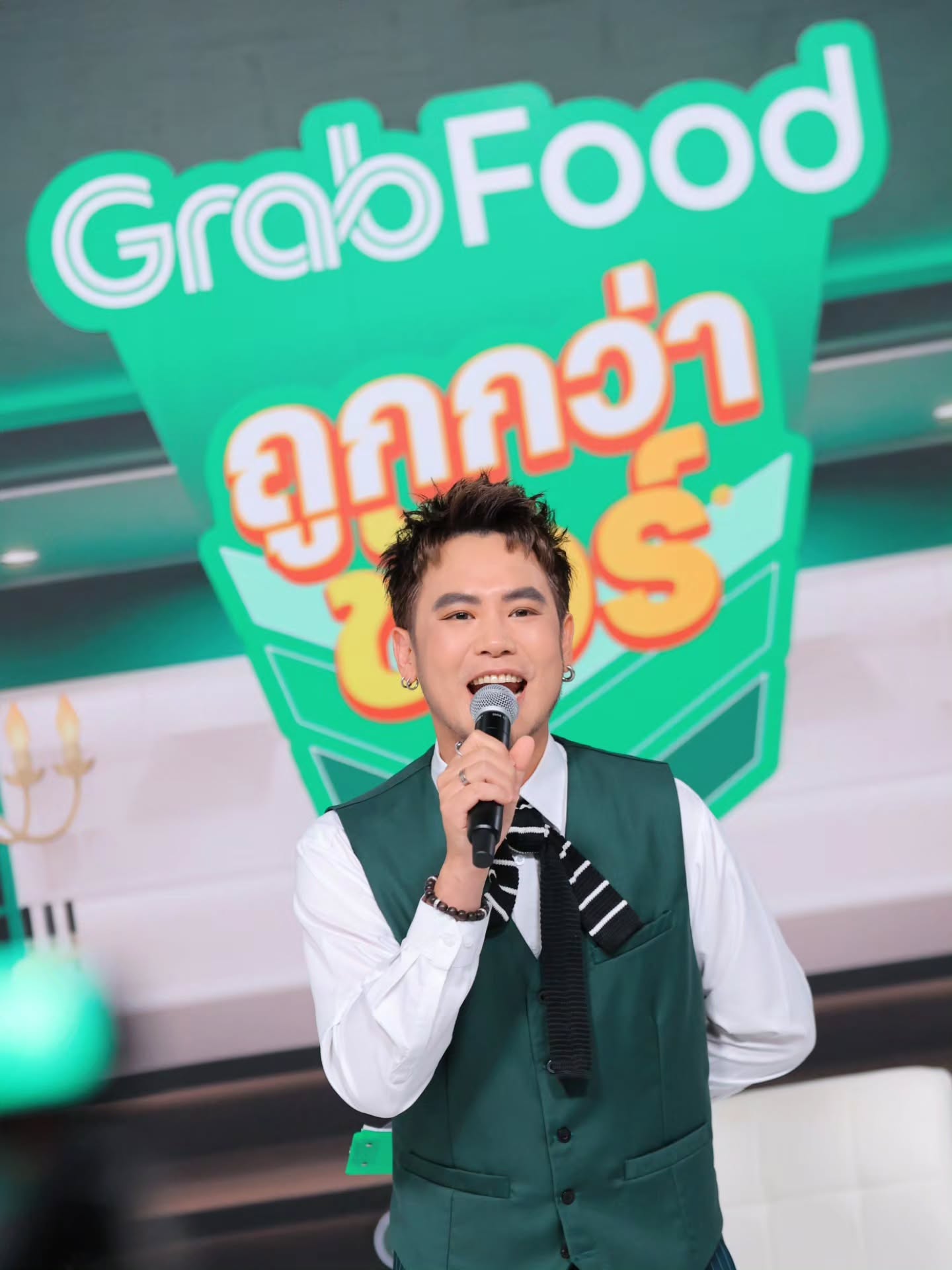 อ๋อง - เขมรัชต์ สุนทรนนท์