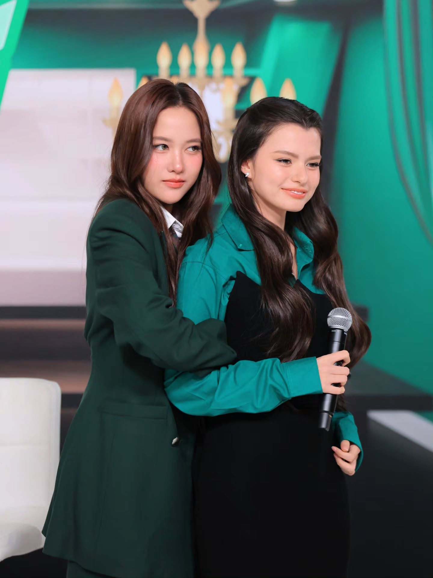 อ๋อง - เขมรัชต์ สุนทรนนท์