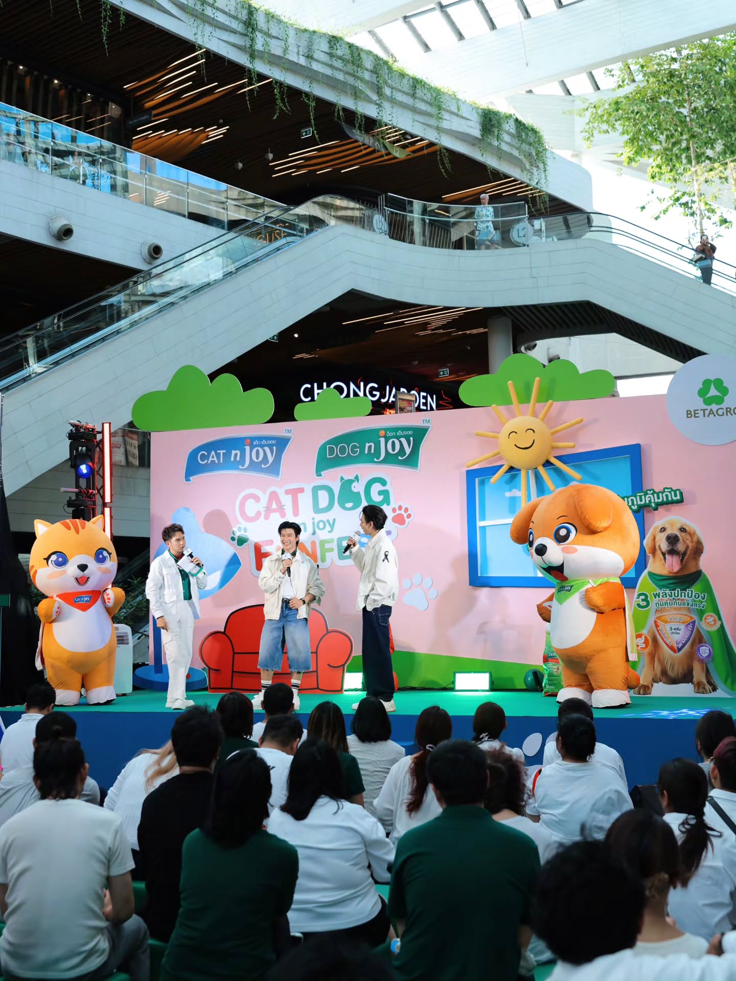อ๋อง - เขมรัชต์ สุนทรนนท์