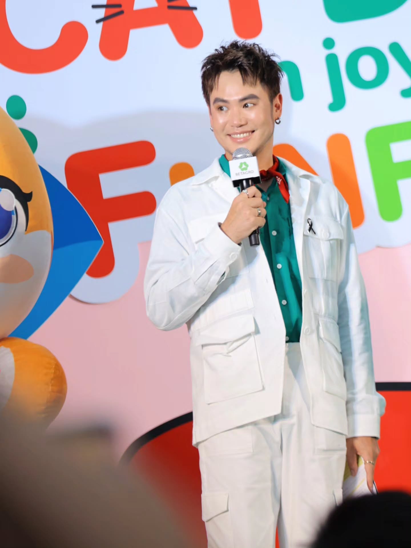 อ๋อง - เขมรัชต์ สุนทรนนท์