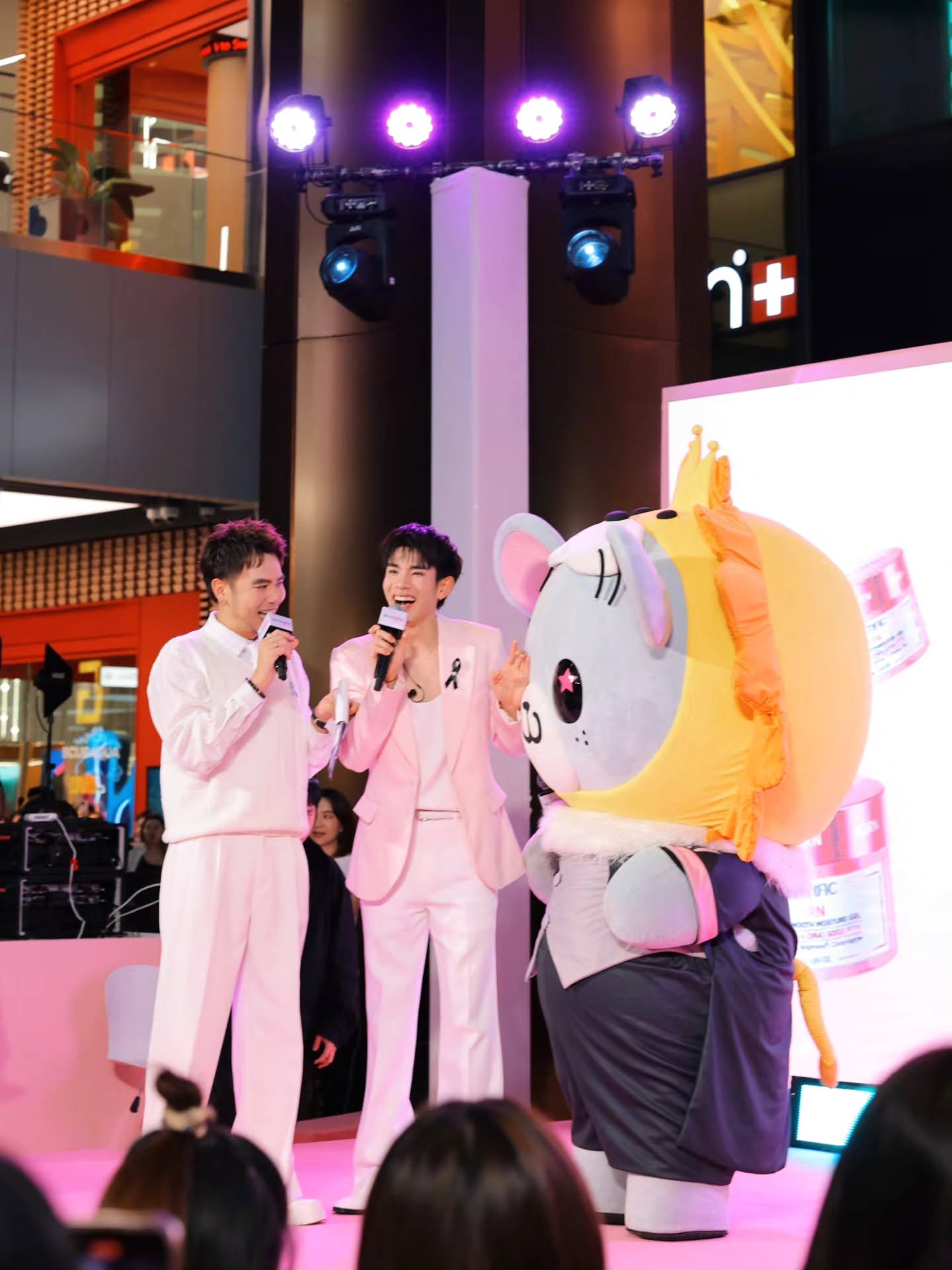 อ๋อง - เขมรัชต์ สุนทรนนท์