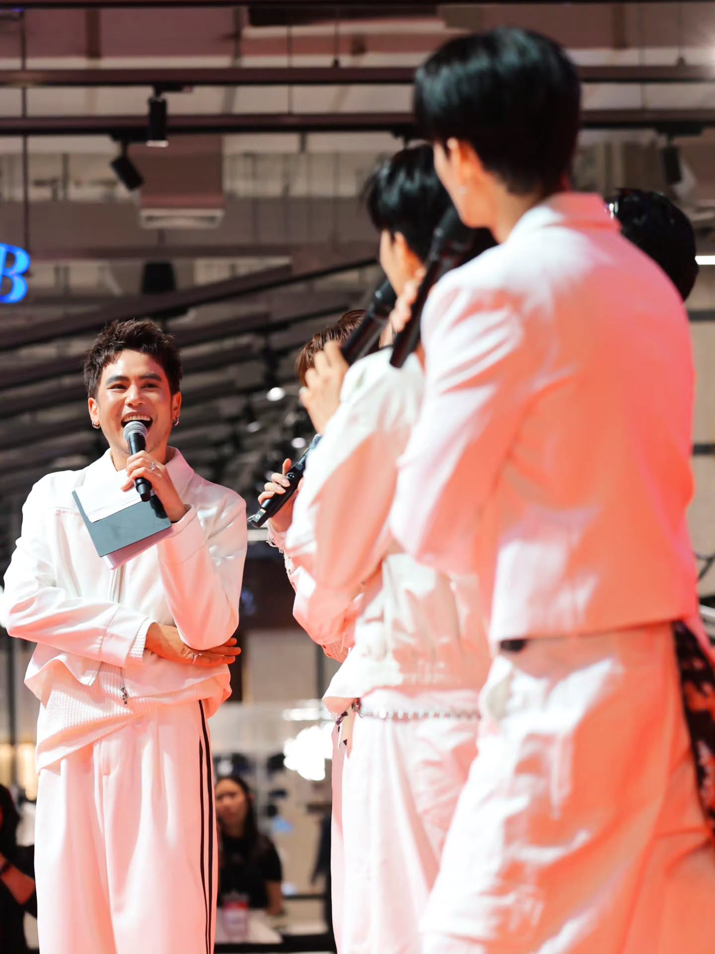 อ๋อง - เขมรัชต์ สุนทรนนท์