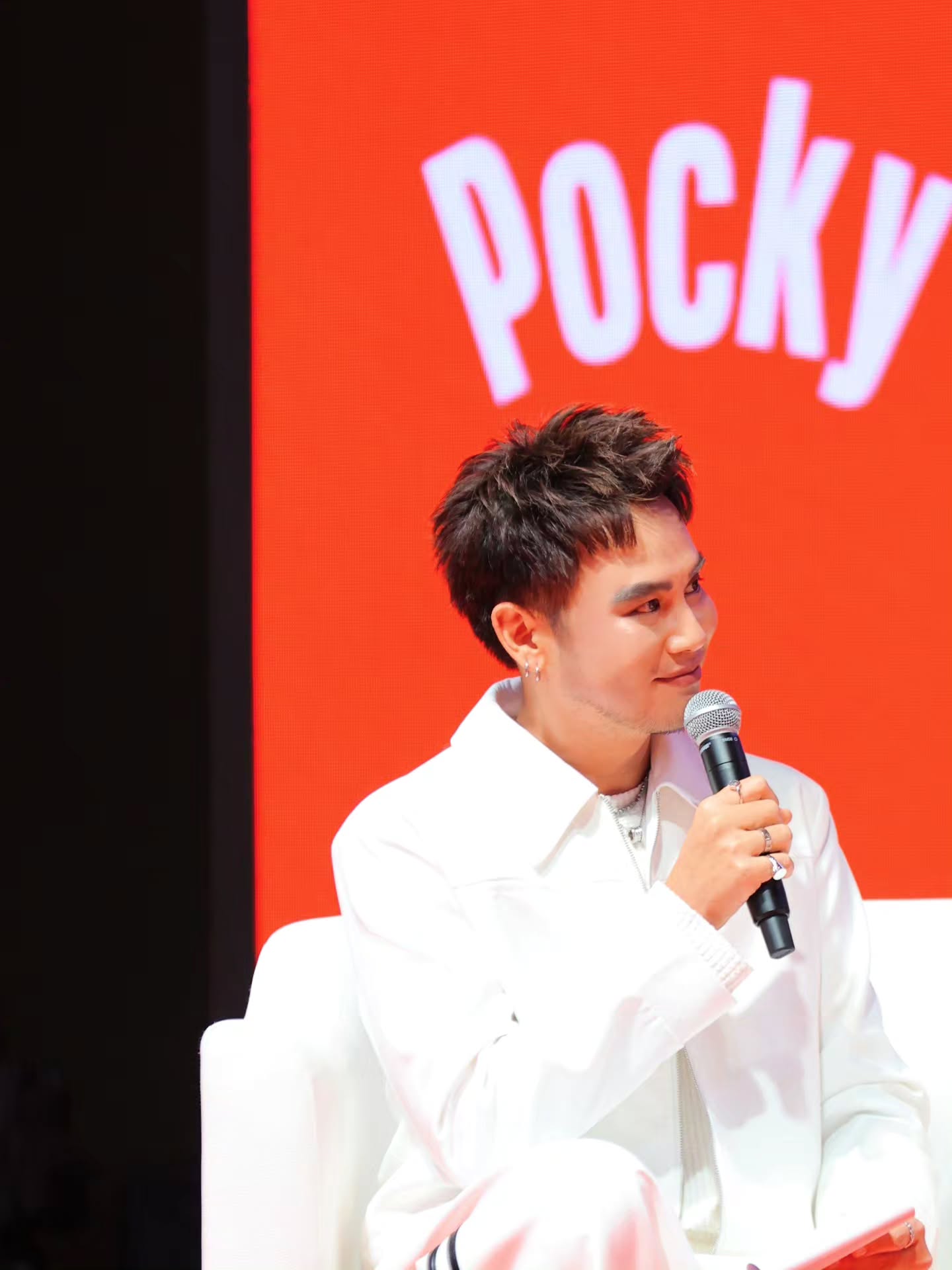อ๋อง - เขมรัชต์ สุนทรนนท์
