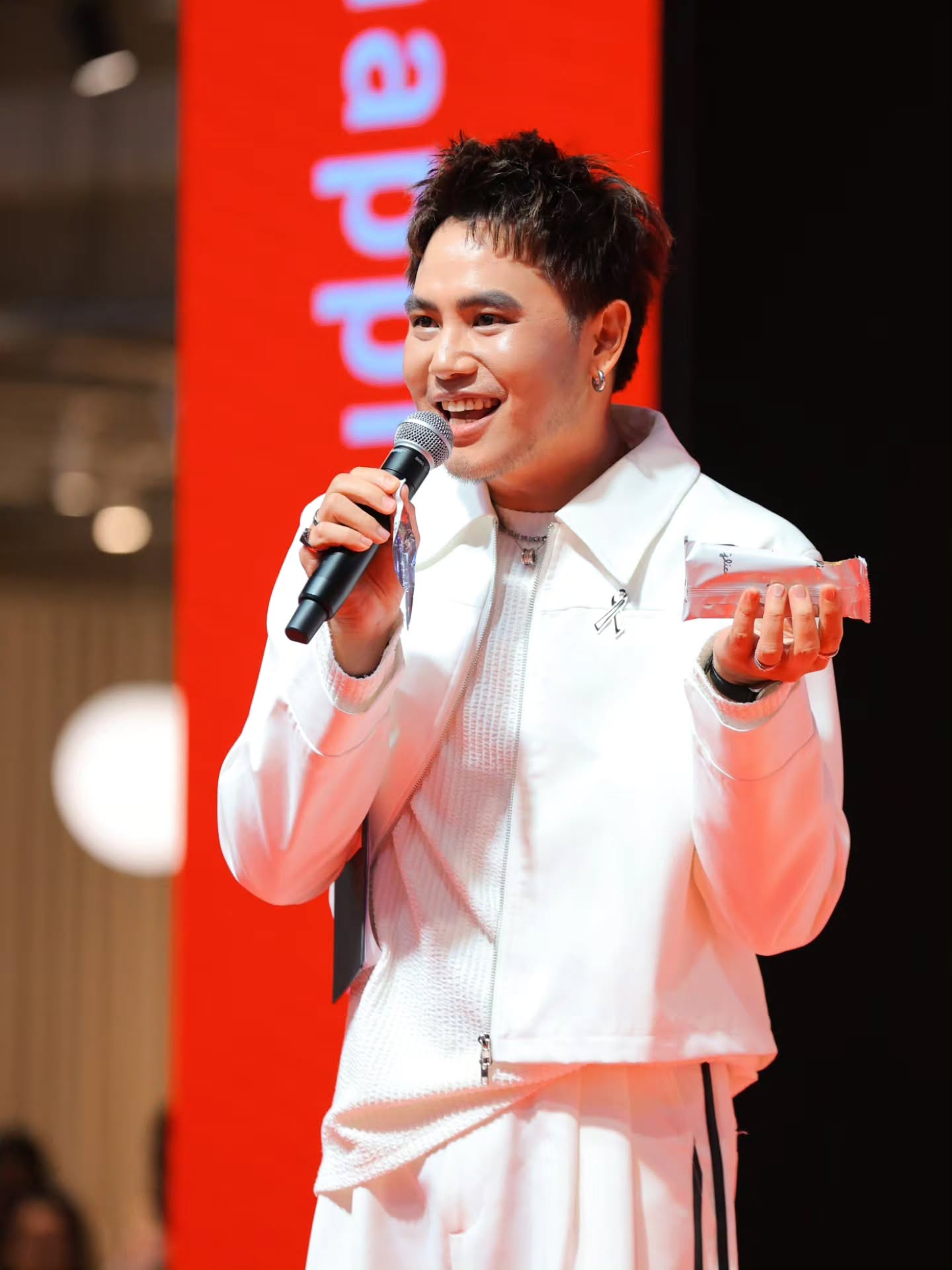 อ๋อง - เขมรัชต์ สุนทรนนท์