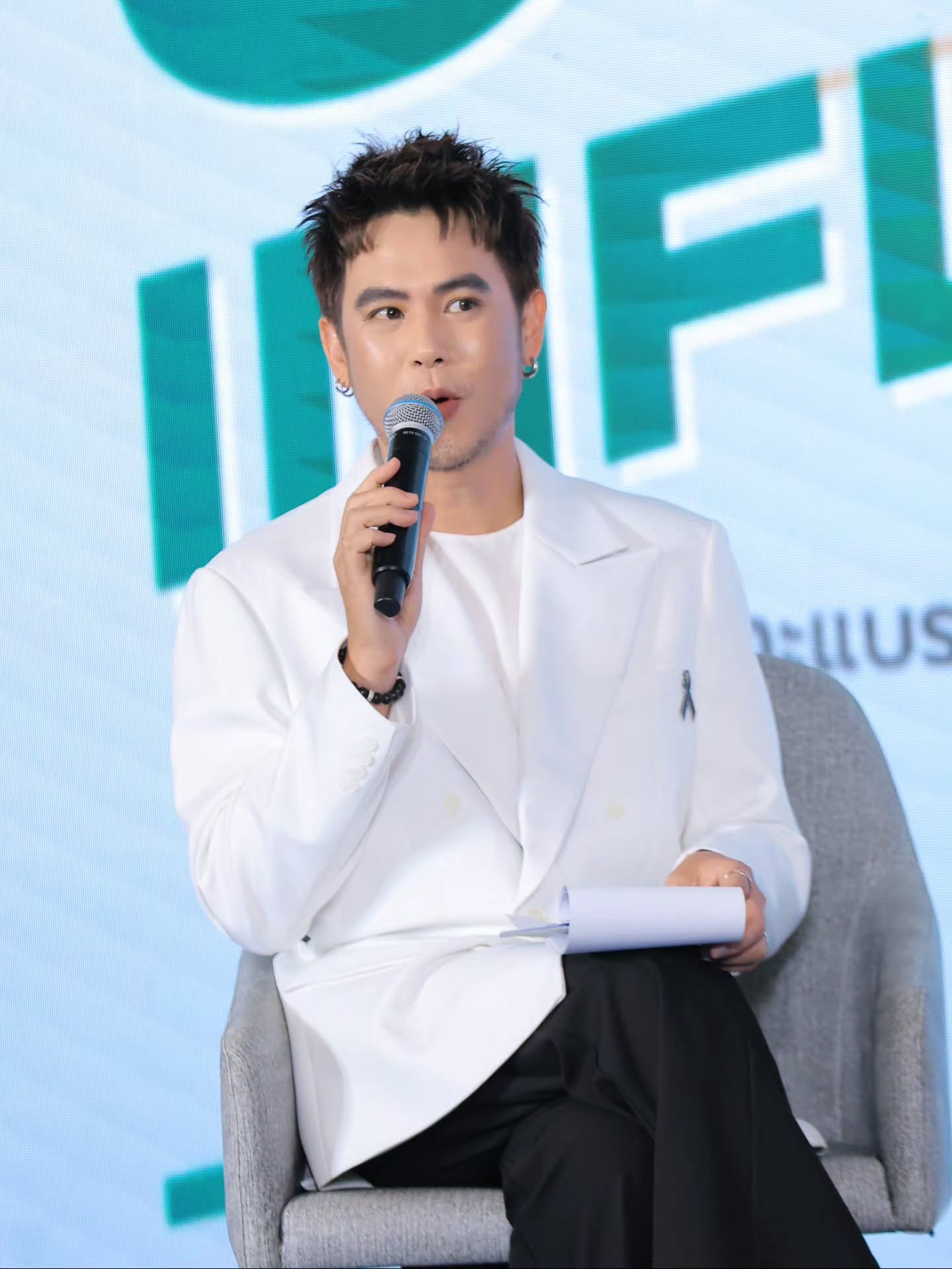 อ๋อง - เขมรัชต์ สุนทรนนท์