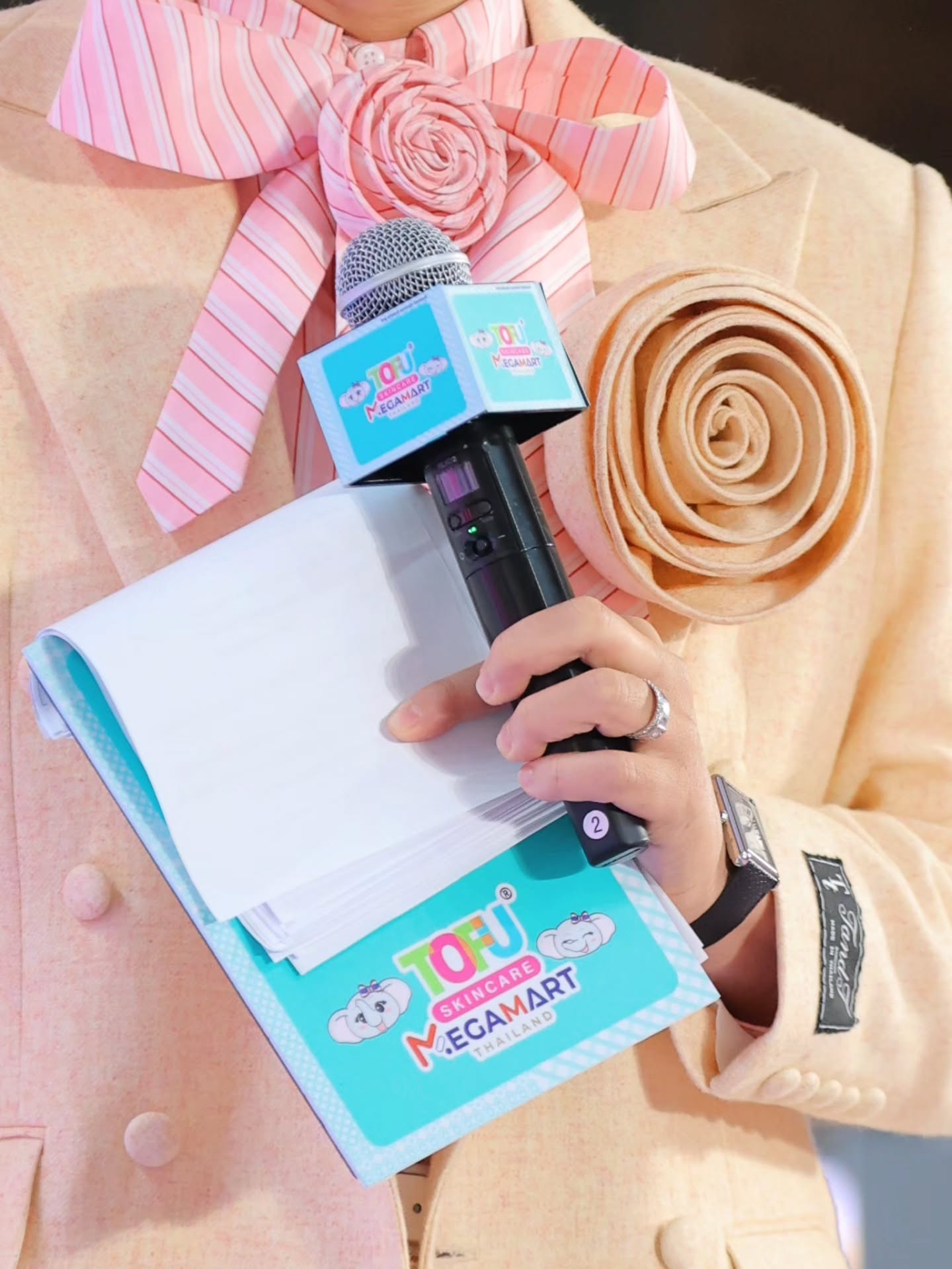 อ๋อง - เขมรัชต์ สุนทรนนท์