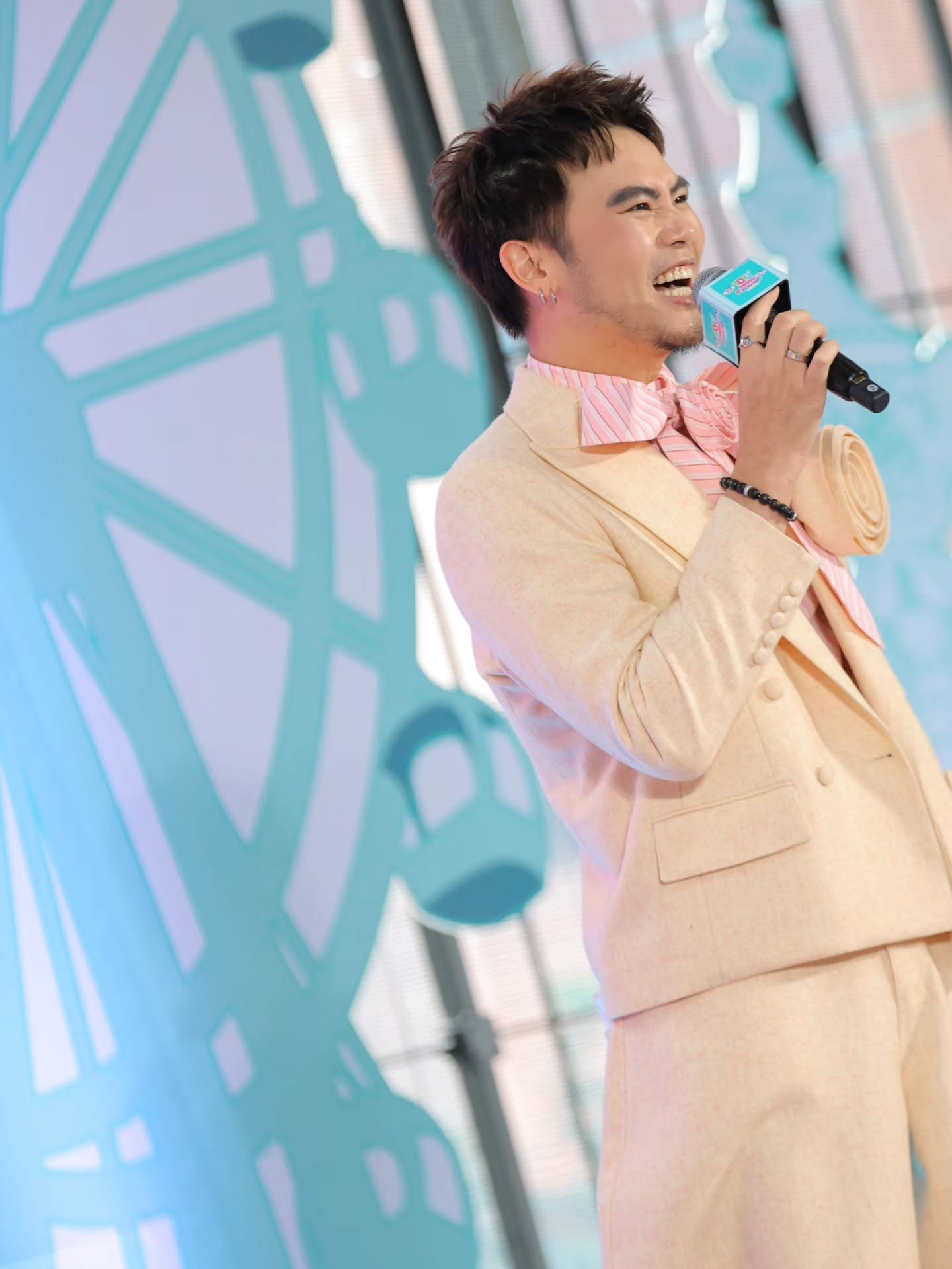 อ๋อง - เขมรัชต์ สุนทรนนท์