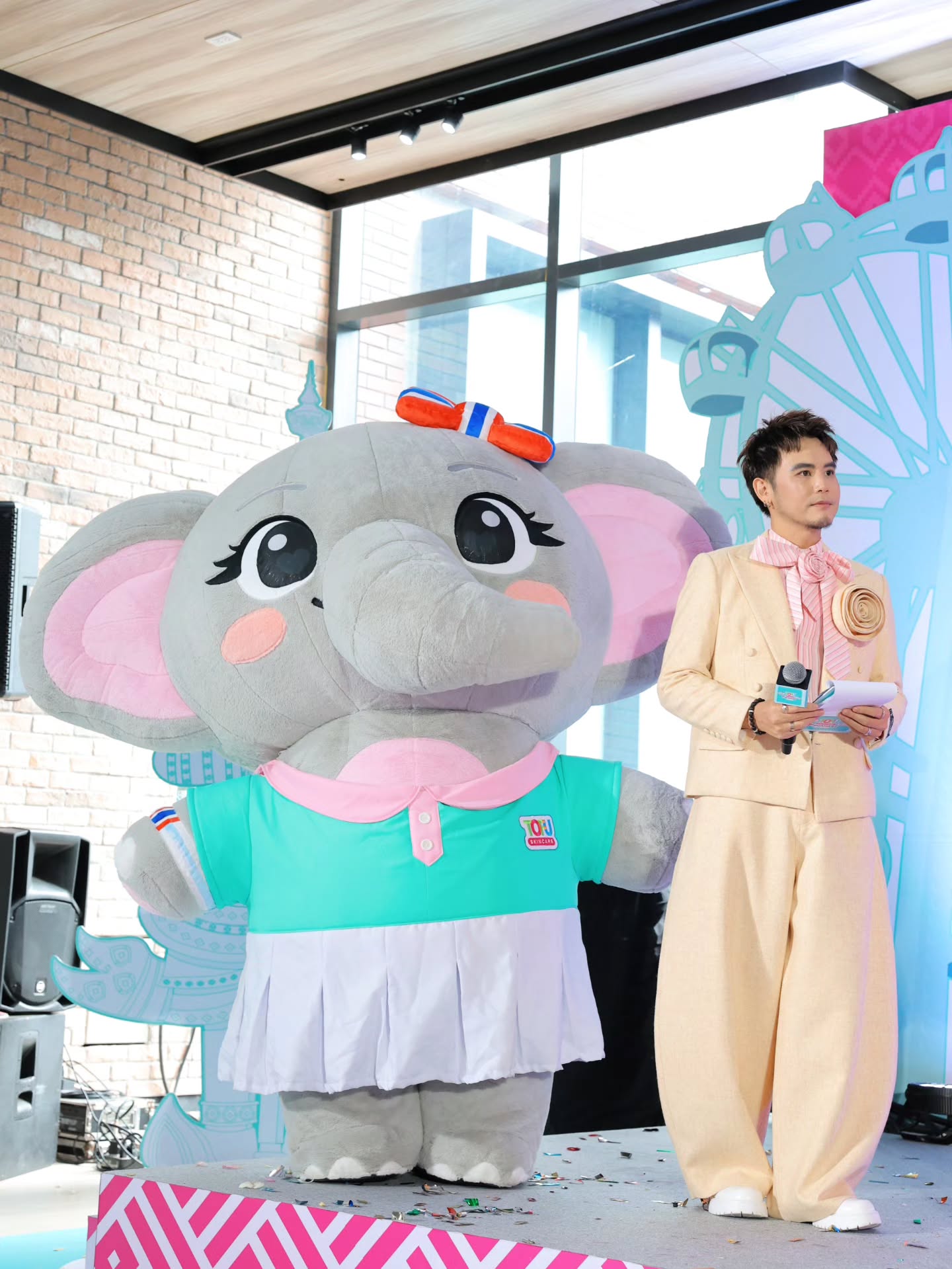 อ๋อง - เขมรัชต์ สุนทรนนท์