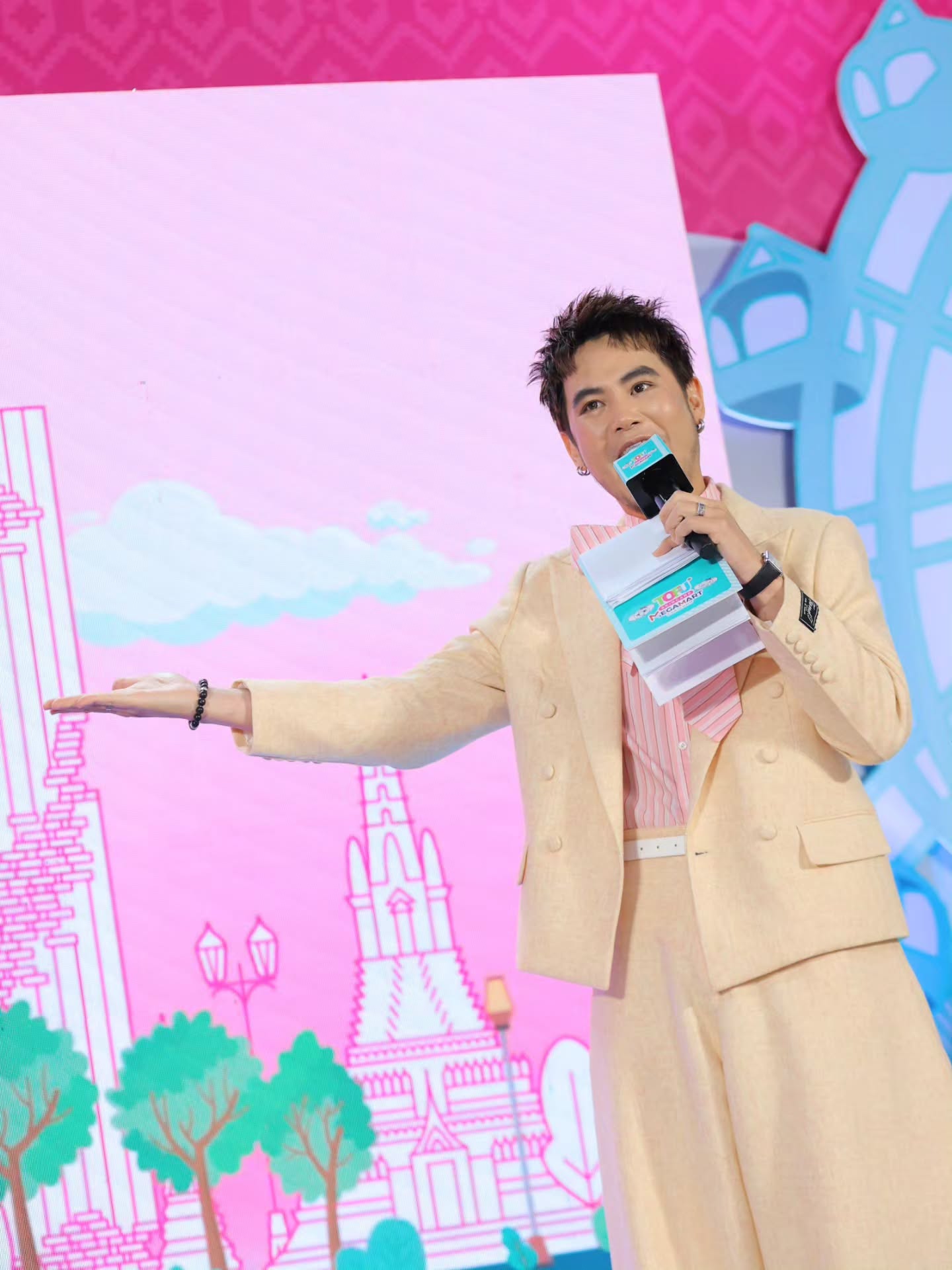 อ๋อง - เขมรัชต์ สุนทรนนท์