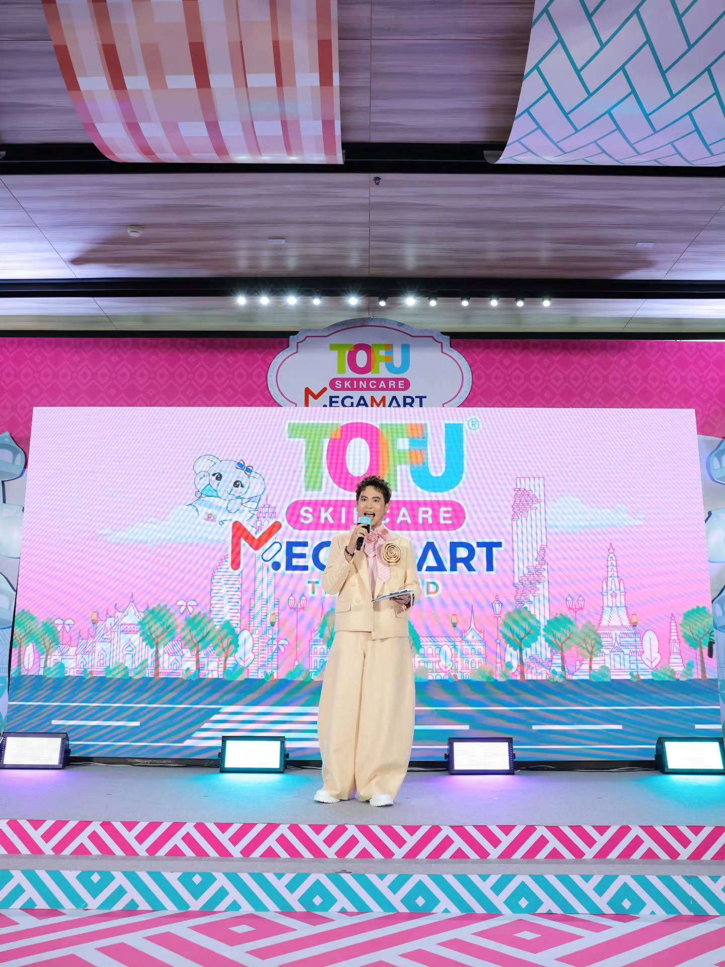 อ๋อง - เขมรัชต์ สุนทรนนท์