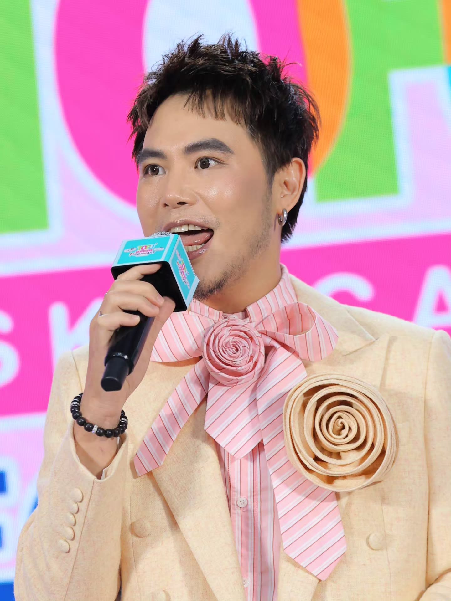 อ๋อง - เขมรัชต์ สุนทรนนท์