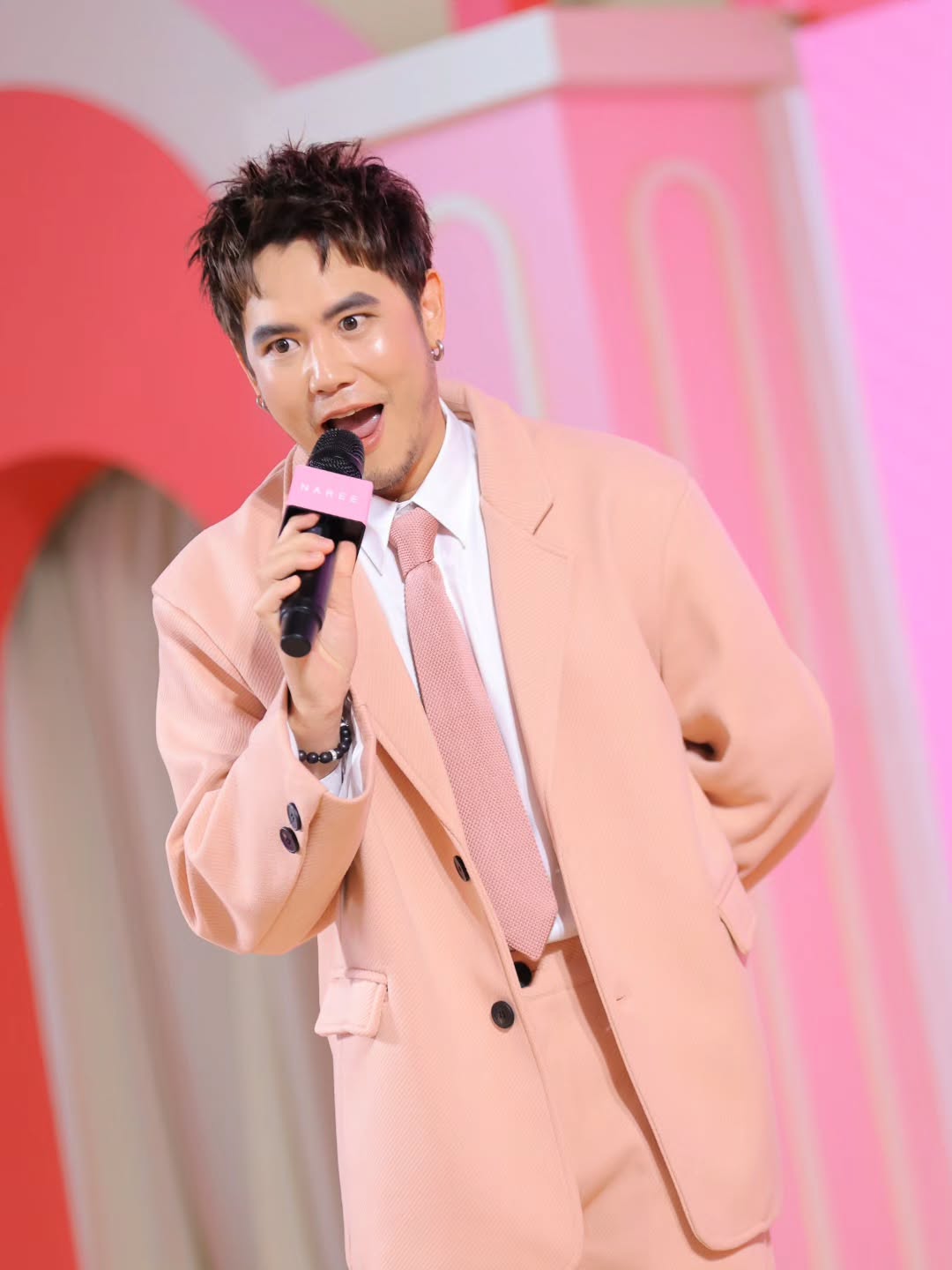 อ๋อง - เขมรัชต์ สุนทรนนท์