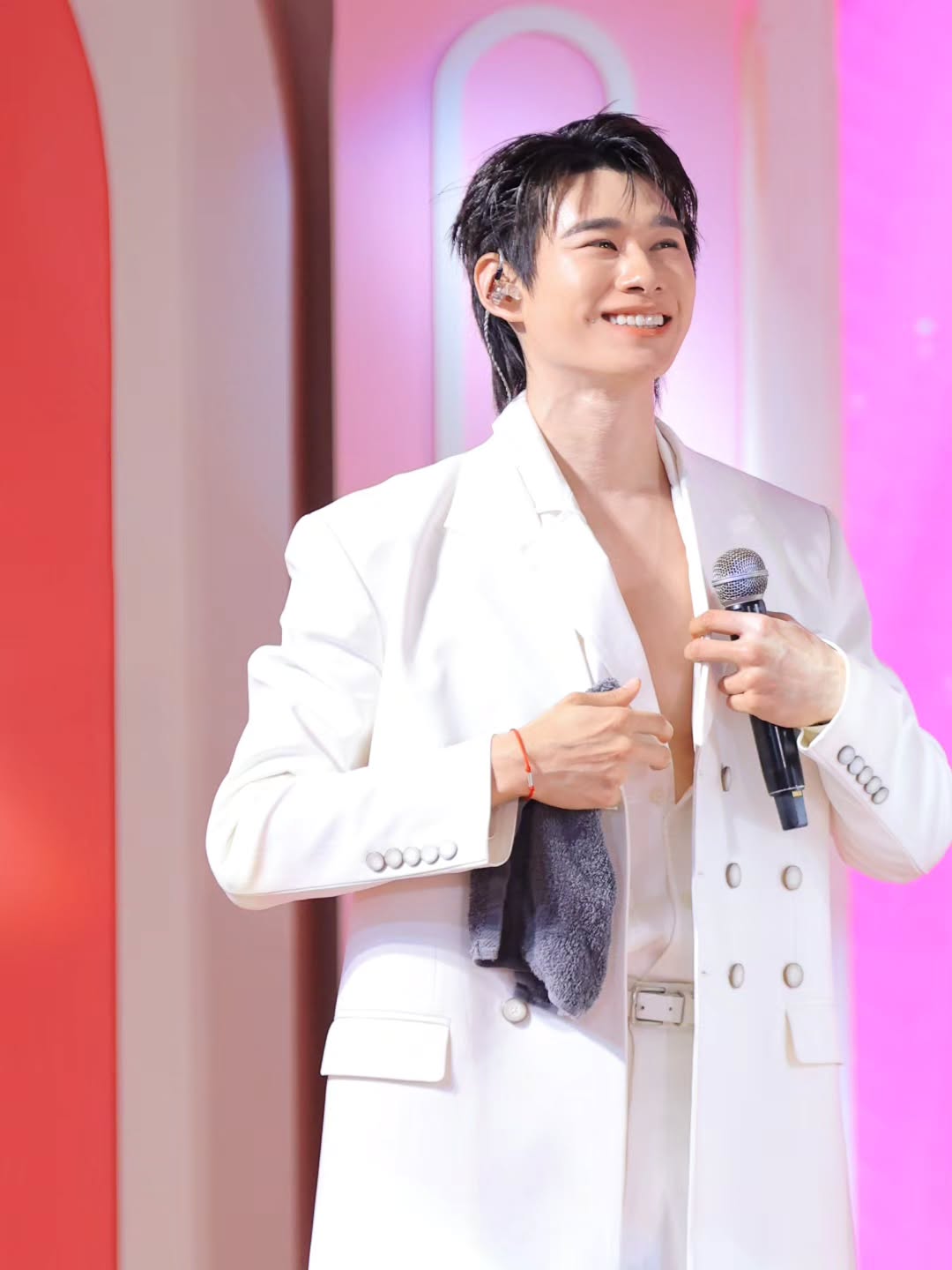 อ๋อง - เขมรัชต์ สุนทรนนท์
