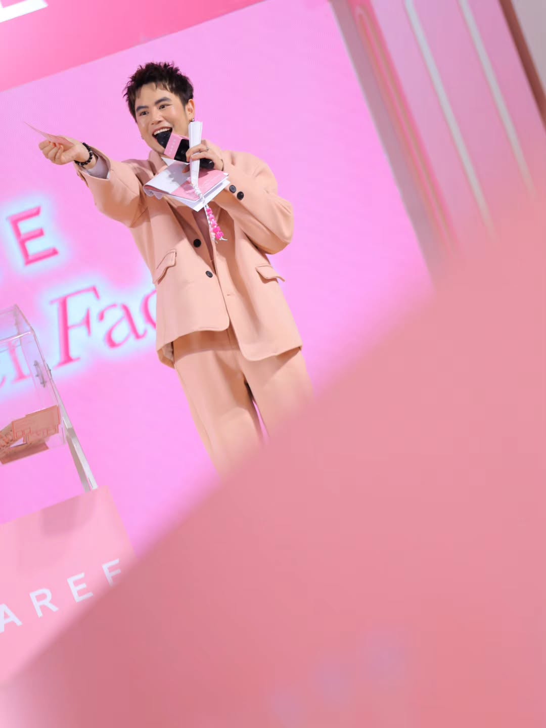 อ๋อง - เขมรัชต์ สุนทรนนท์