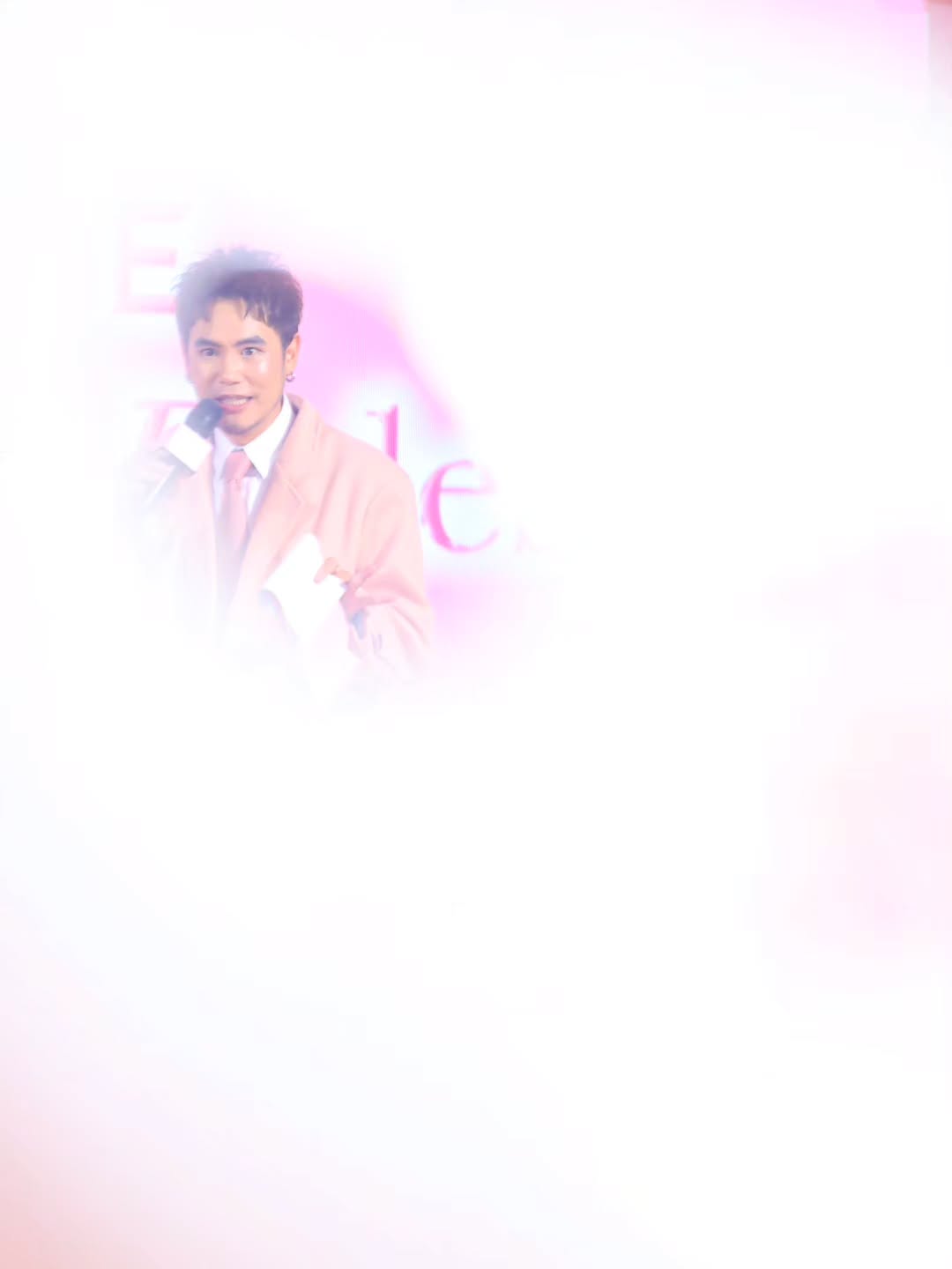 อ๋อง - เขมรัชต์ สุนทรนนท์