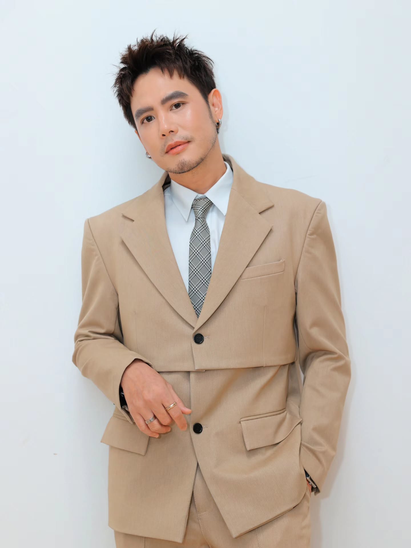 อ๋อง - เขมรัชต์ สุนทรนนท์