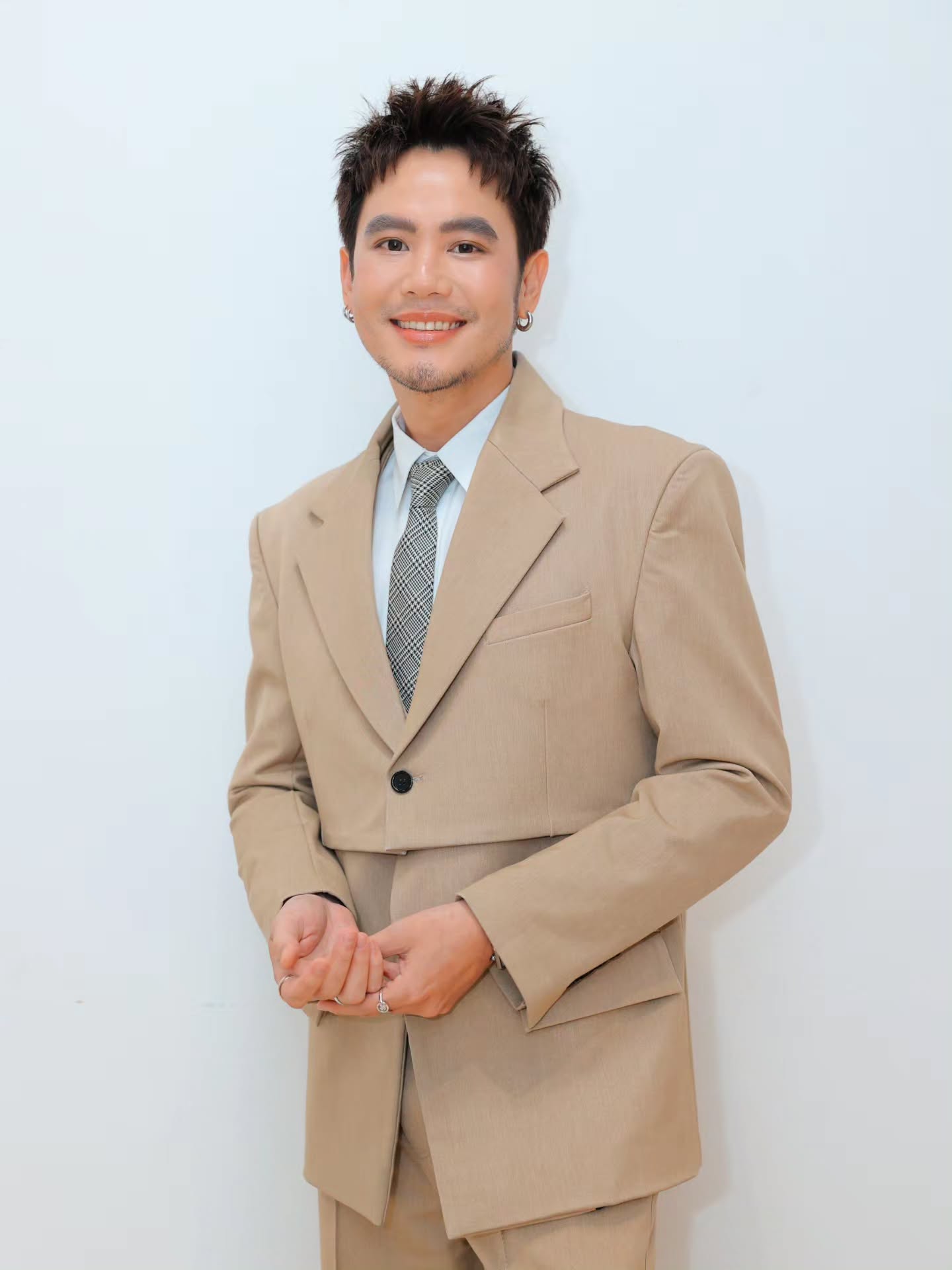 อ๋อง - เขมรัชต์ สุนทรนนท์