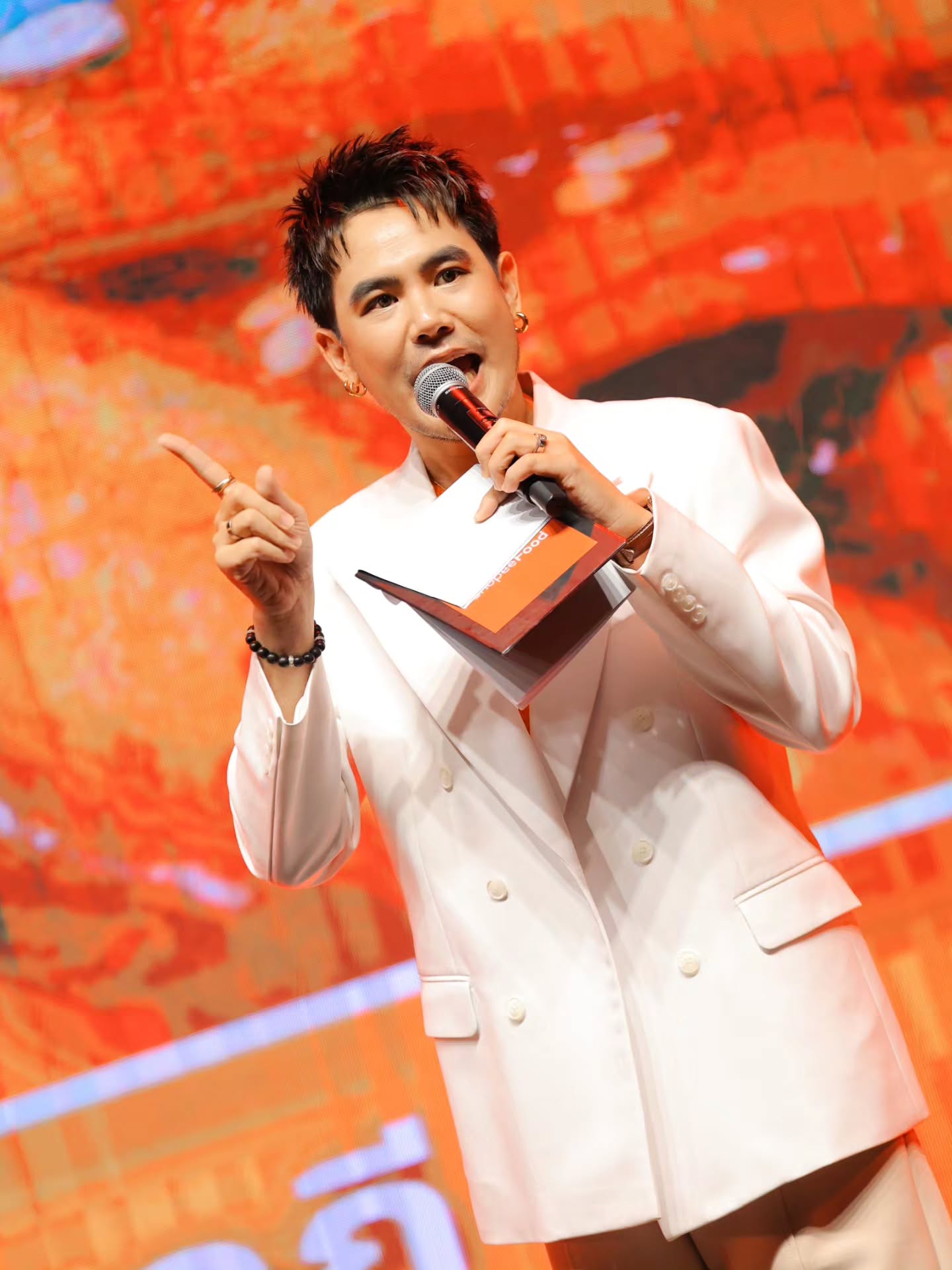 อ๋อง - เขมรัชต์ สุนทรนนท์