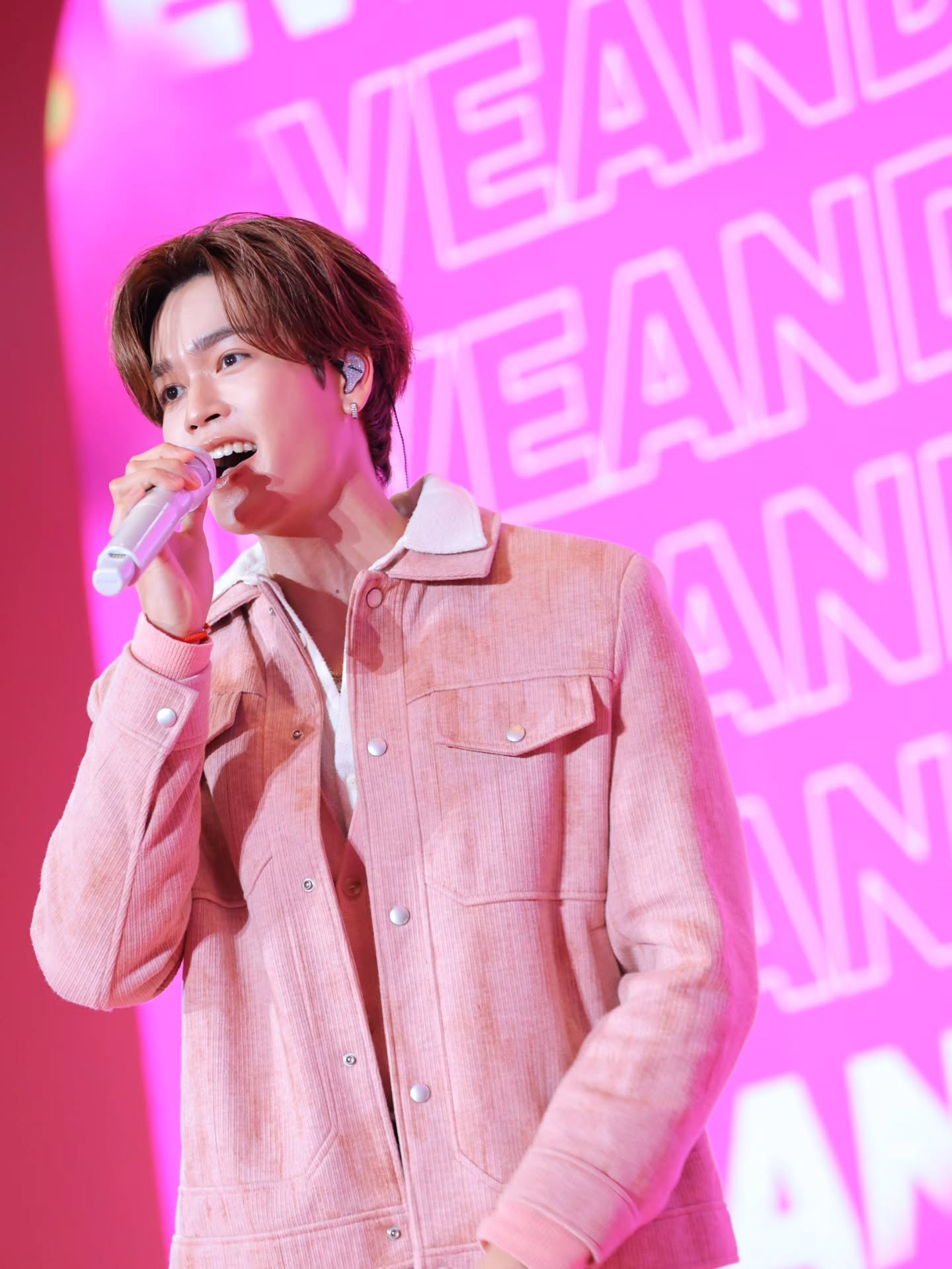 อ๋อง - เขมรัชต์ สุนทรนนท์