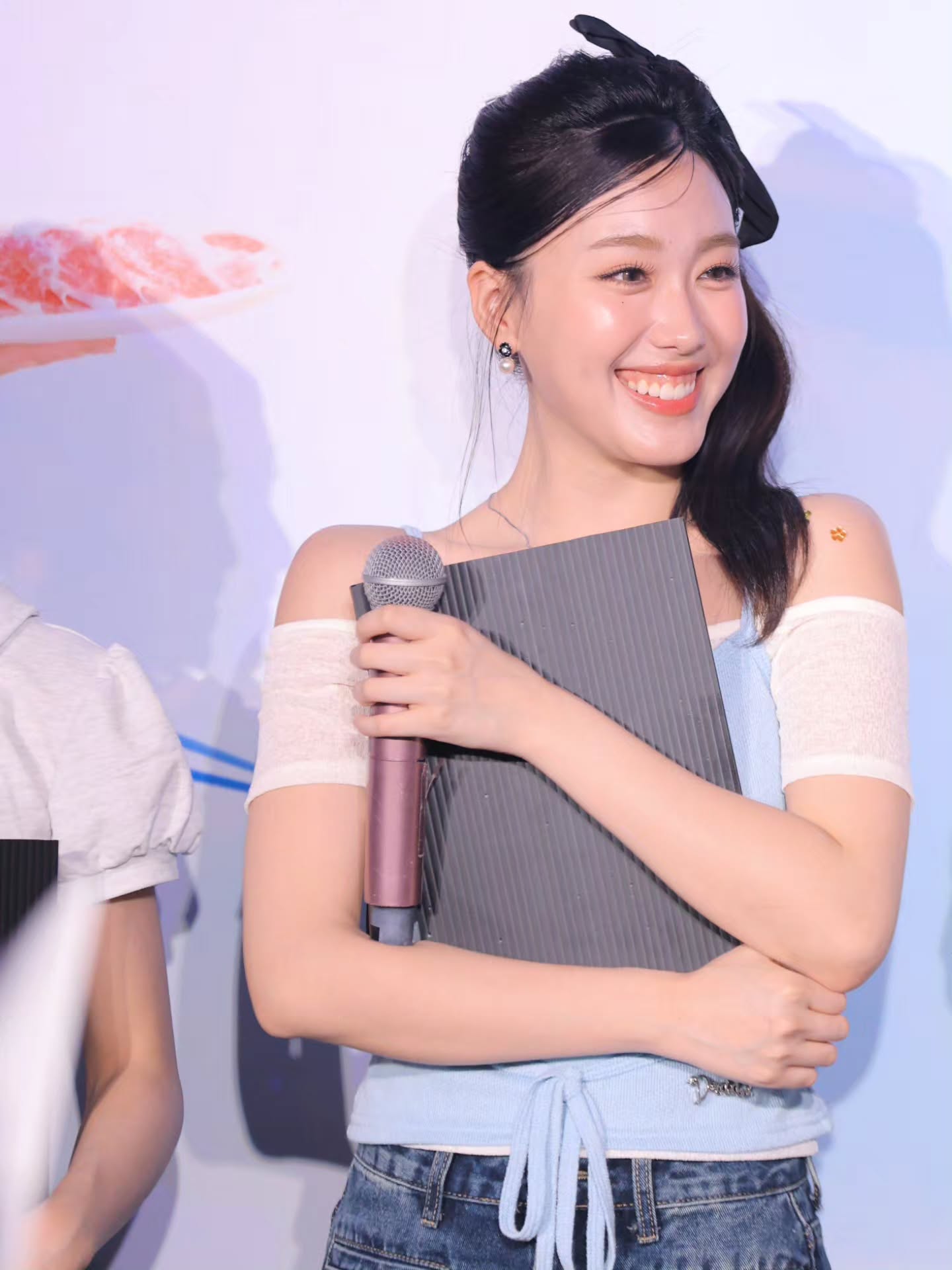 อ๋อง - เขมรัชต์ สุนทรนนท์