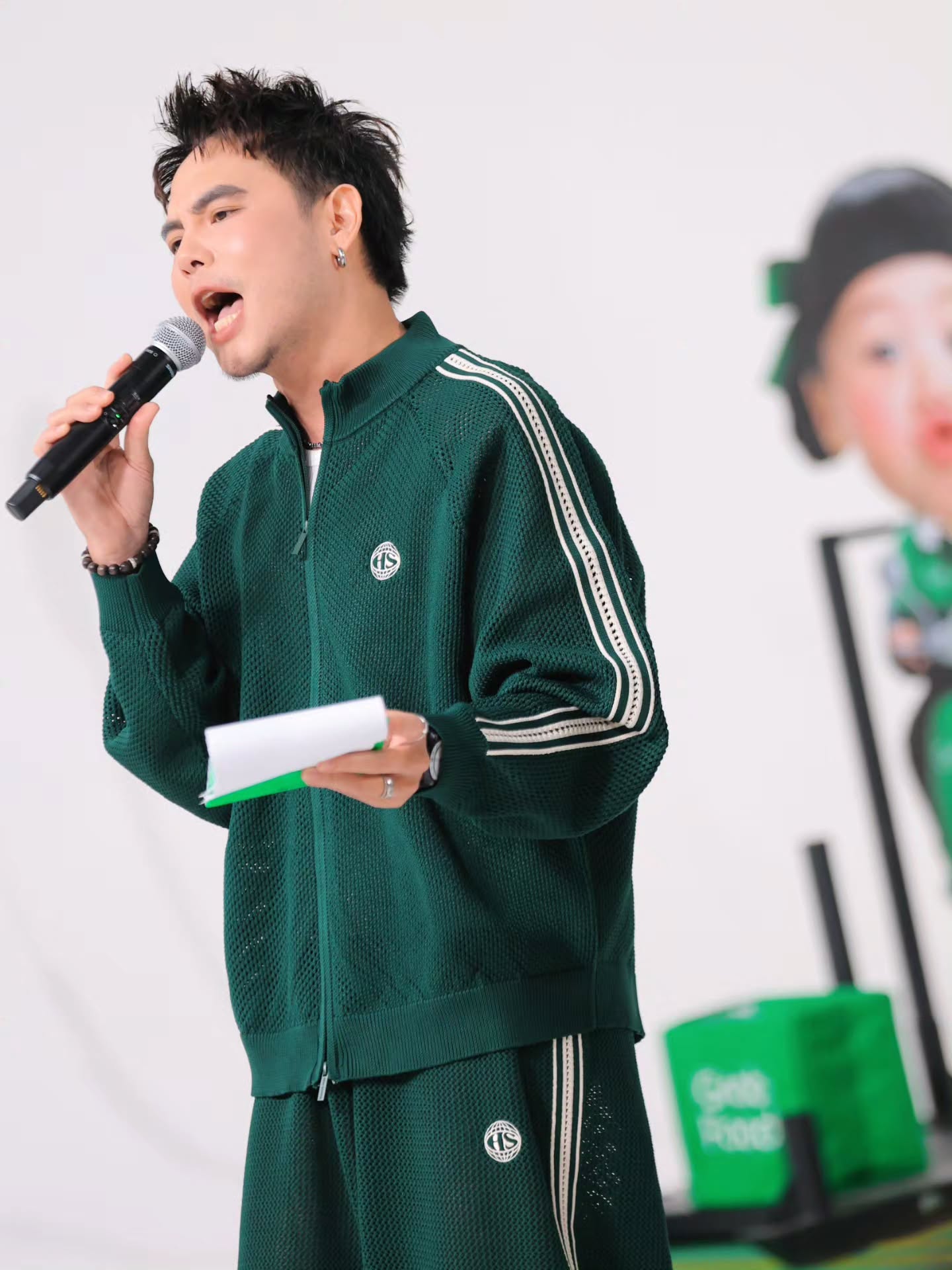 อ๋อง - เขมรัชต์ สุนทรนนท์
