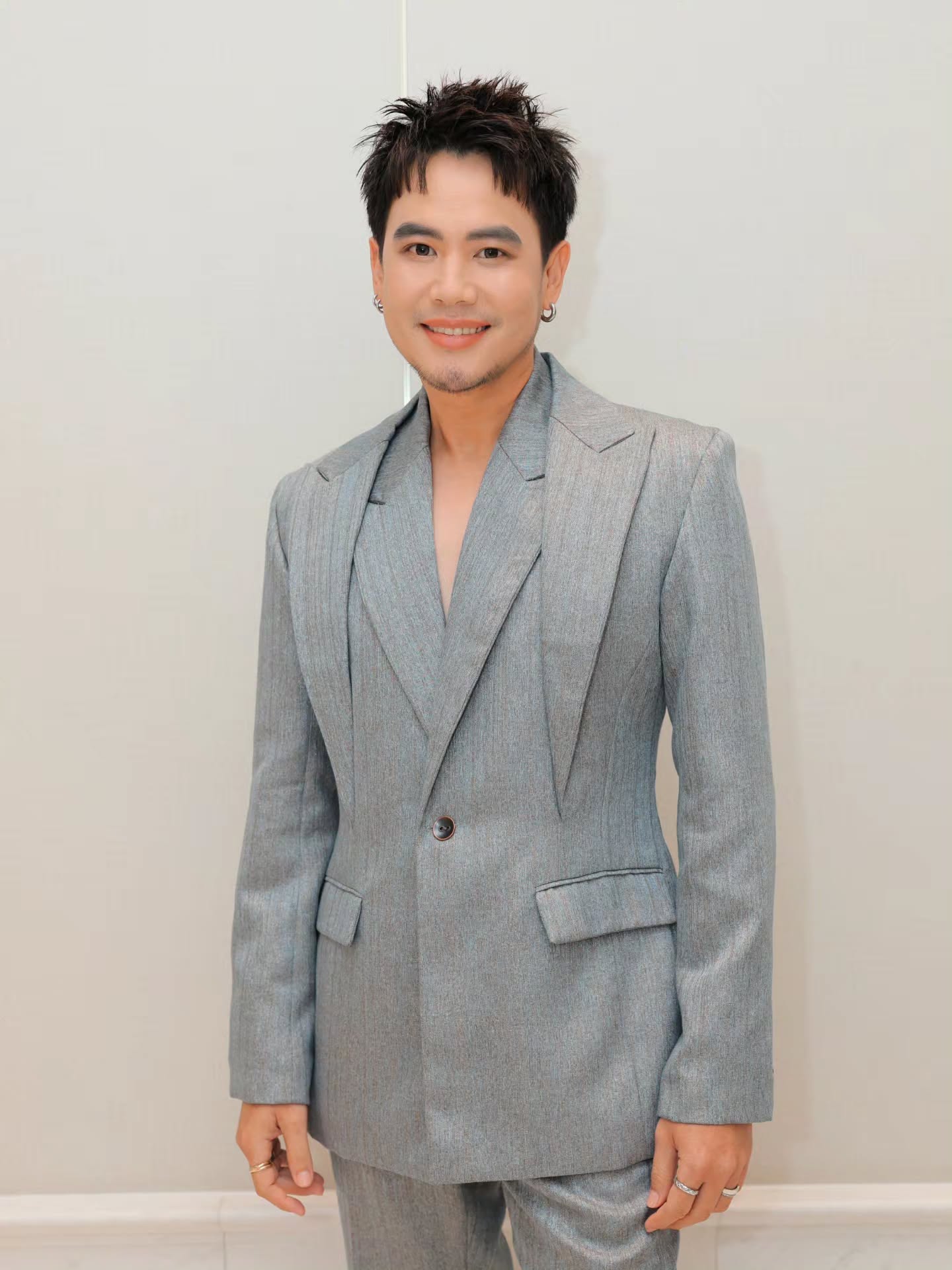อ๋อง - เขมรัชต์ สุนทรนนท์