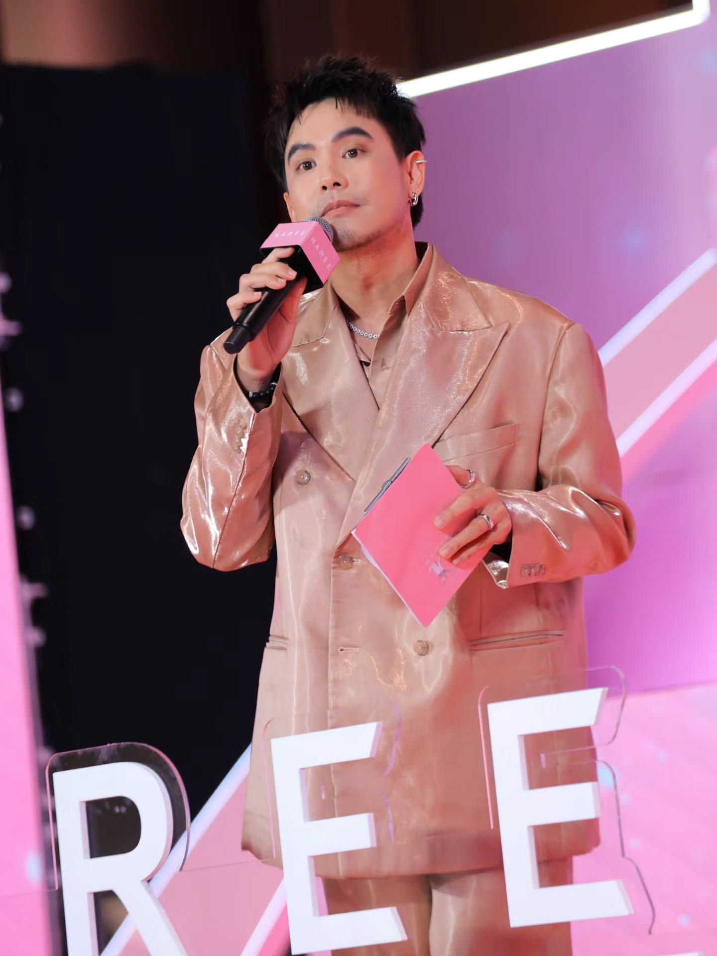 อ๋อง - เขมรัชต์ สุนทรนนท์
