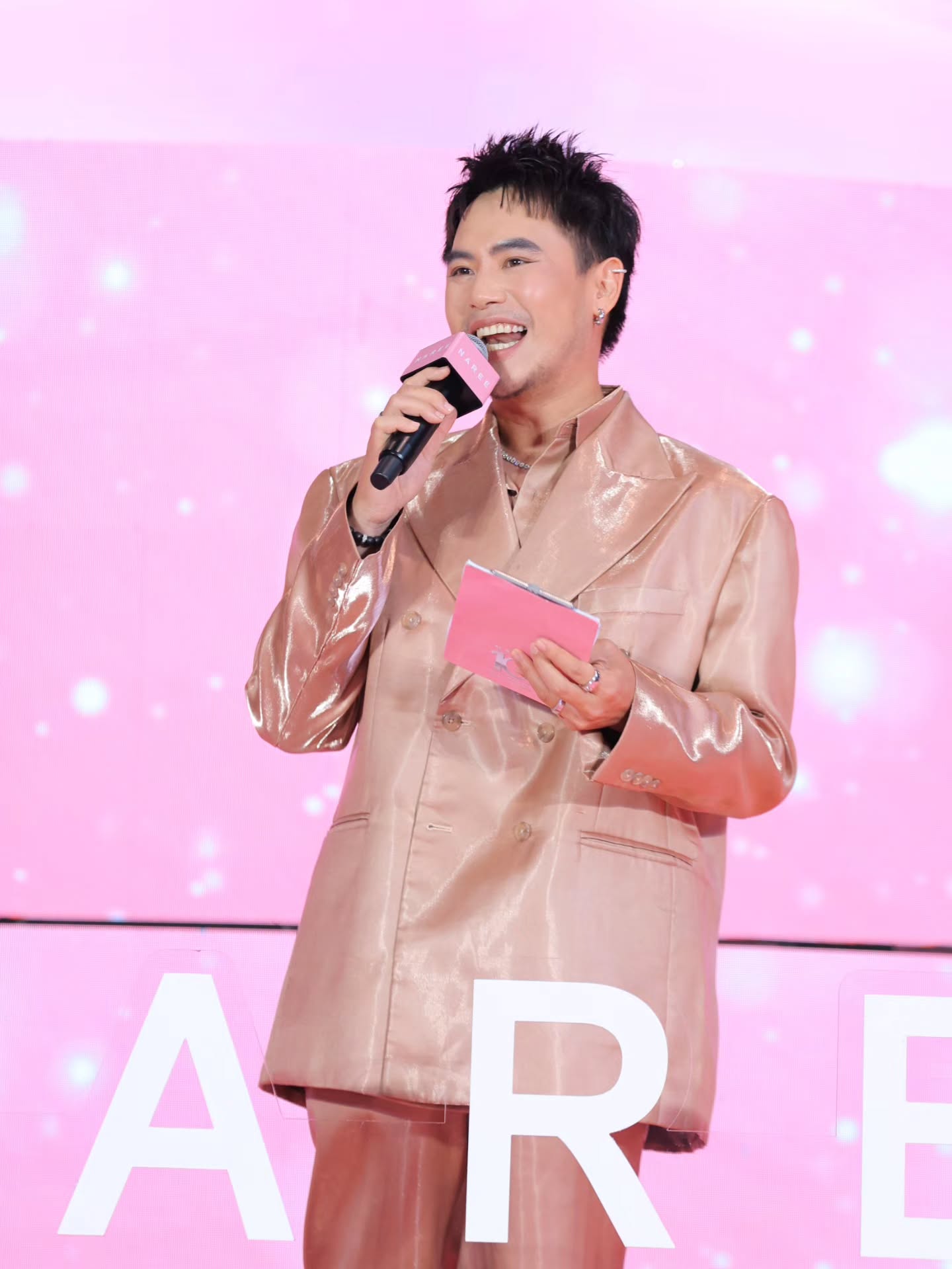 อ๋อง - เขมรัชต์ สุนทรนนท์