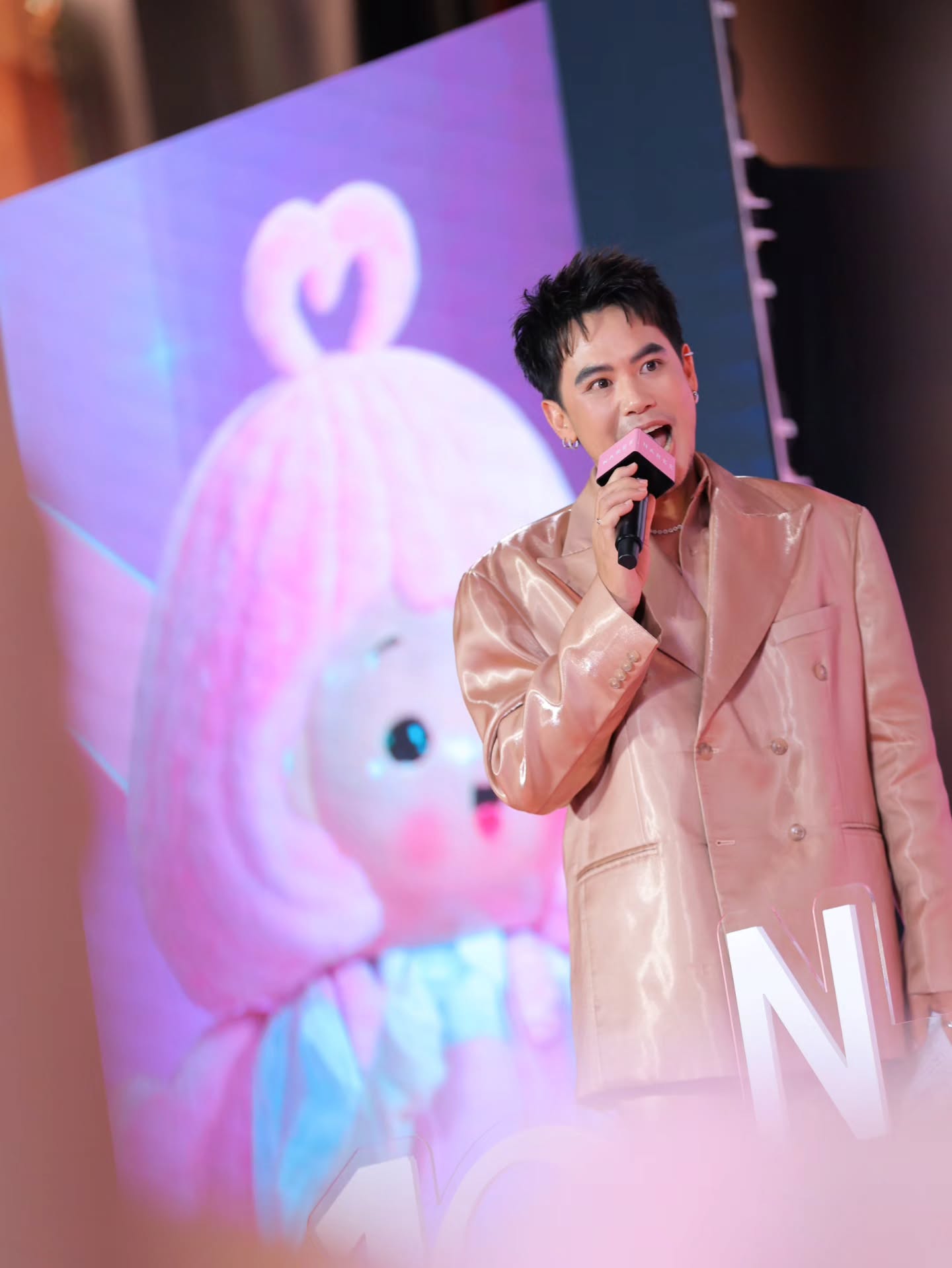 อ๋อง - เขมรัชต์ สุนทรนนท์