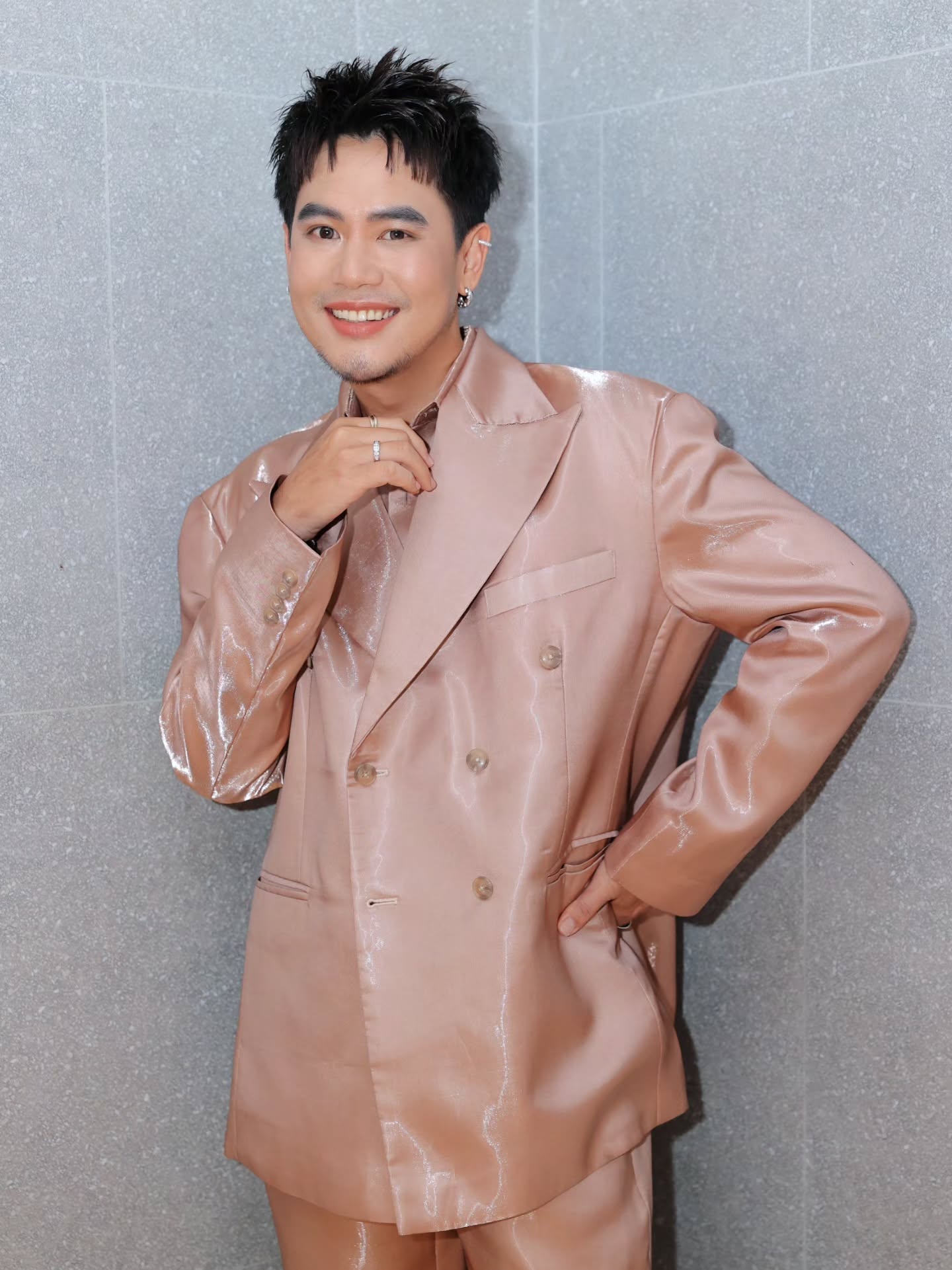 อ๋อง - เขมรัชต์ สุนทรนนท์