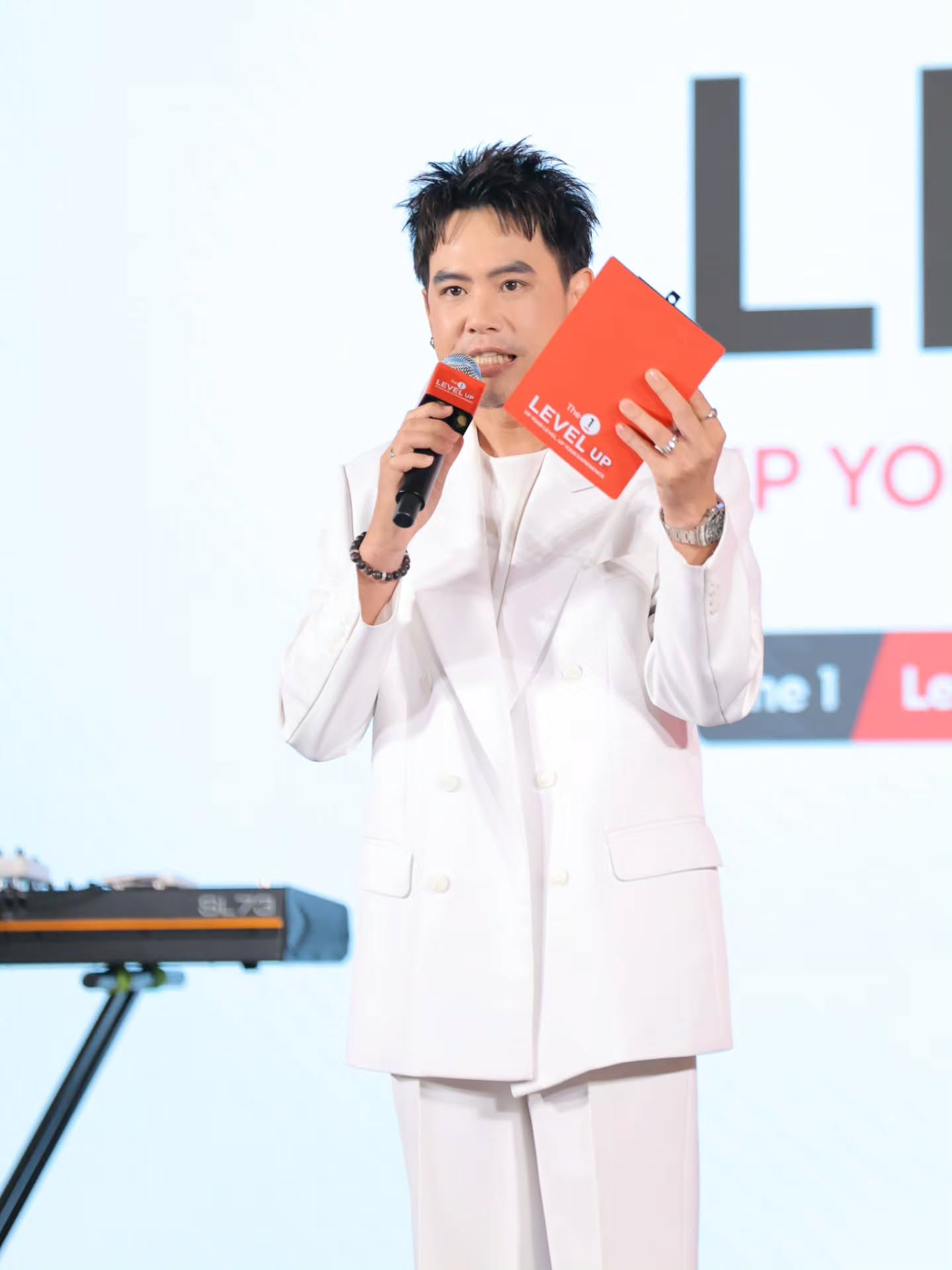 อ๋อง - เขมรัชต์ สุนทรนนท์
