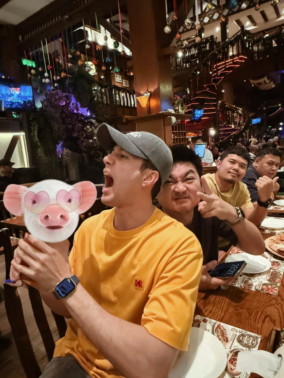 มิกค์ ทองระย้า