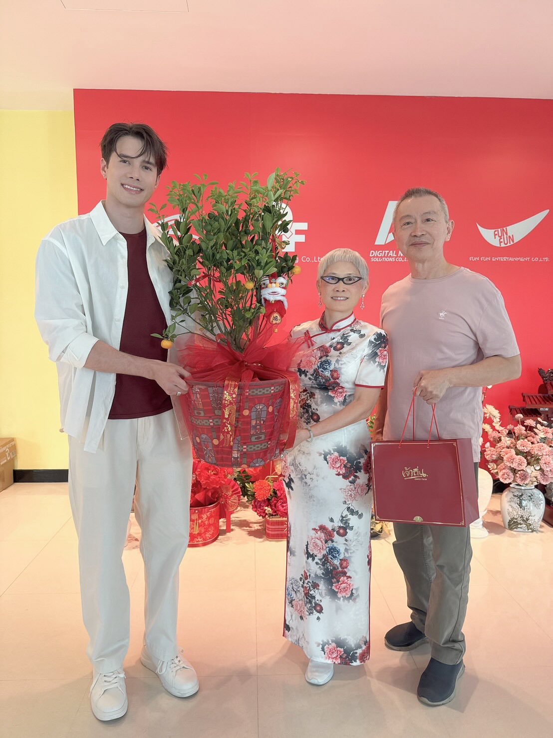 มิกค์ ทองระย้า