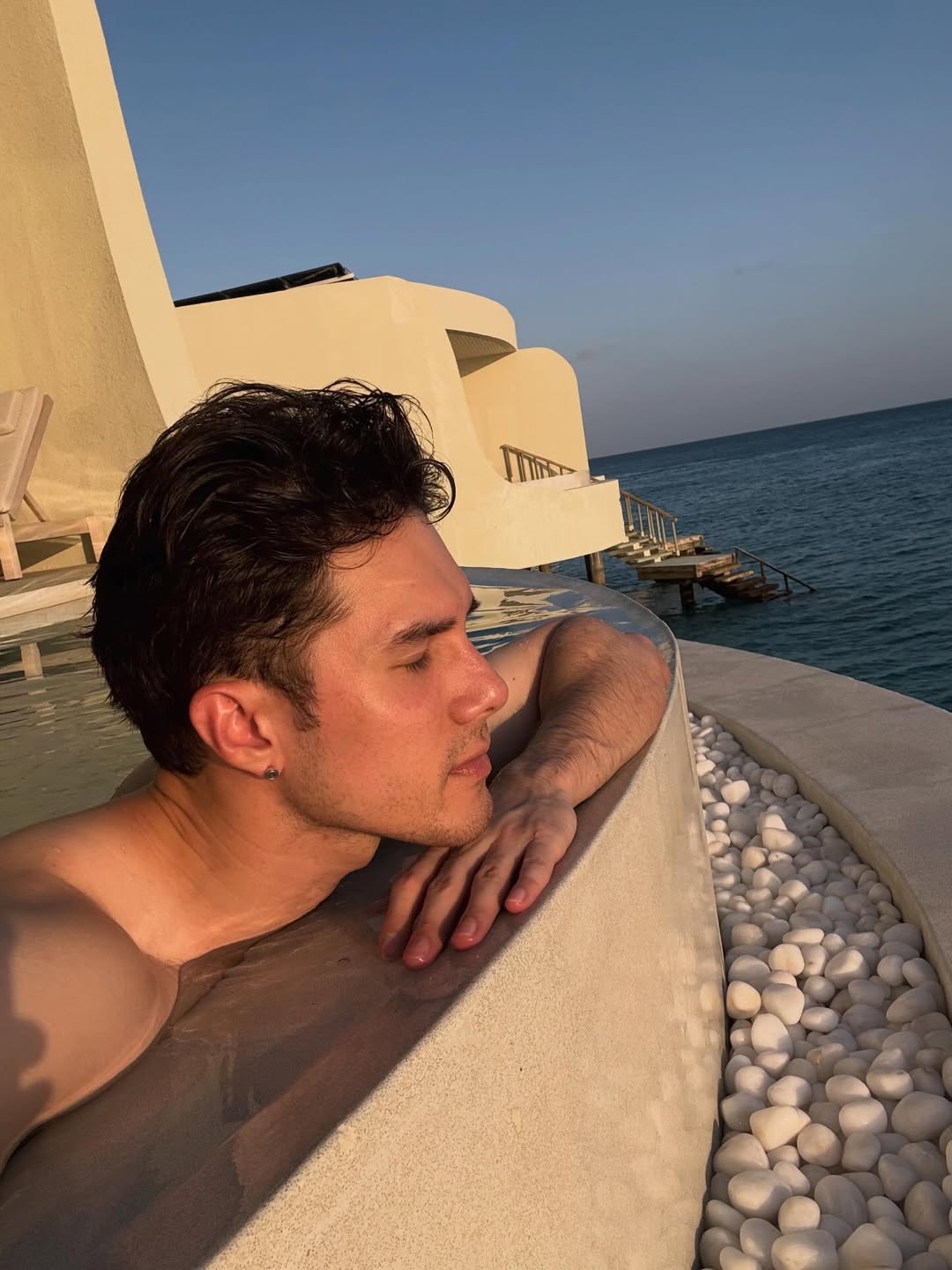 มิกค์ ทองระย้า