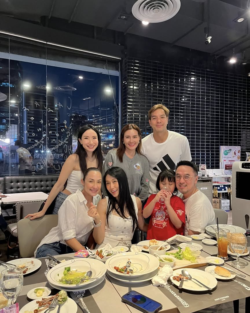 แคท - แคทรียา อิงลิช