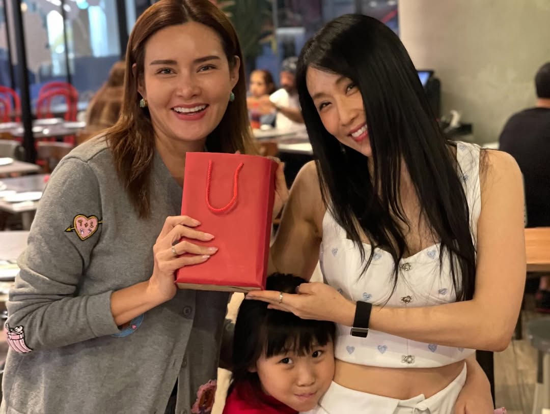 แคท - แคทรียา อิงลิช