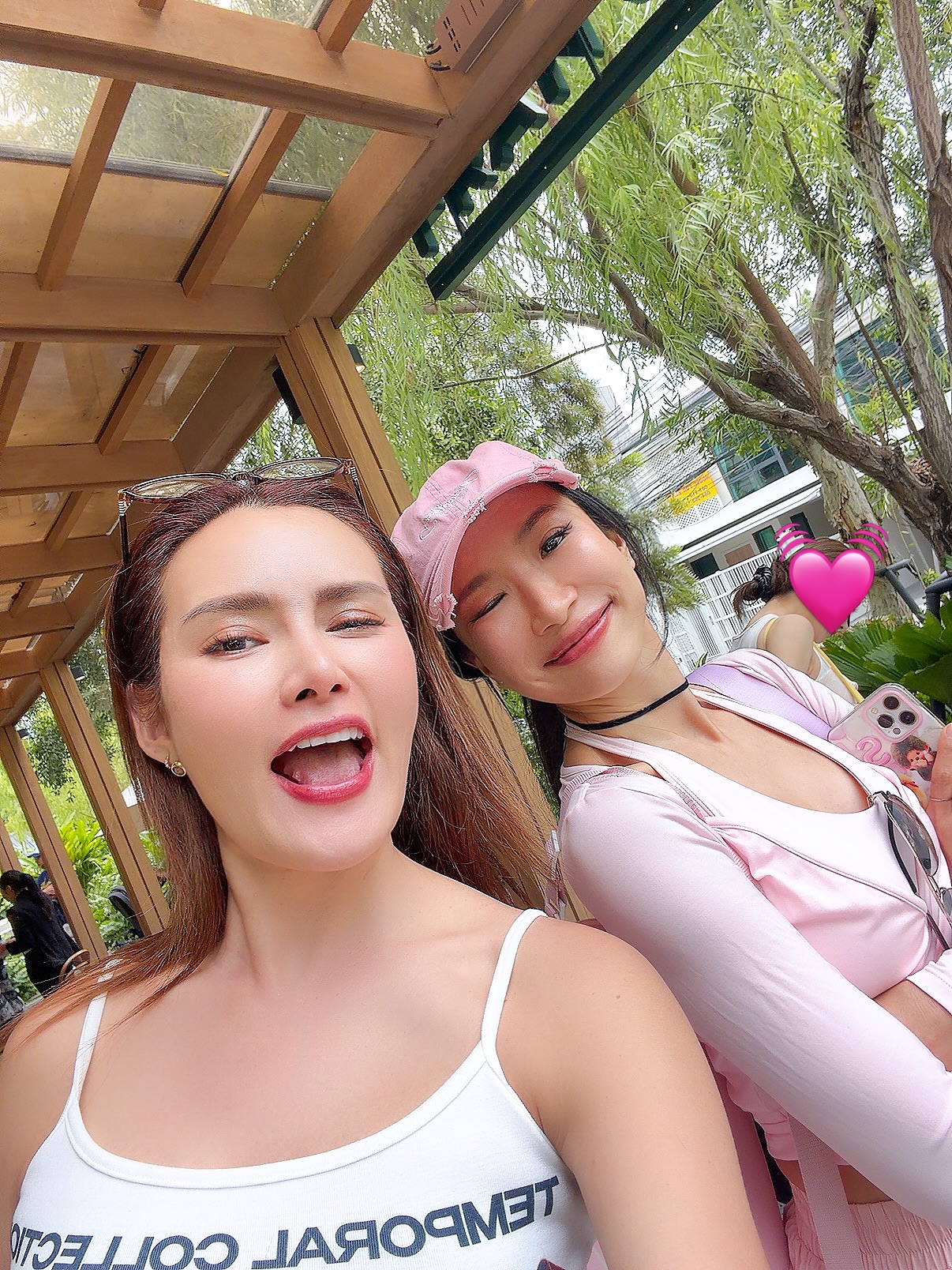 แคท - แคทรียา อิงลิช