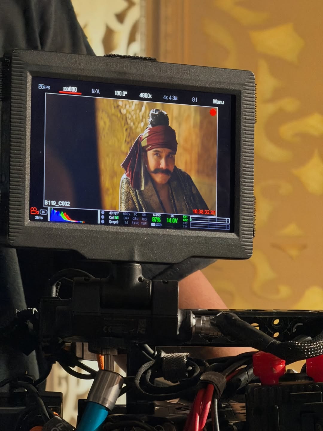 กัปตัน - ภูธเนศ หงษ์มานพ