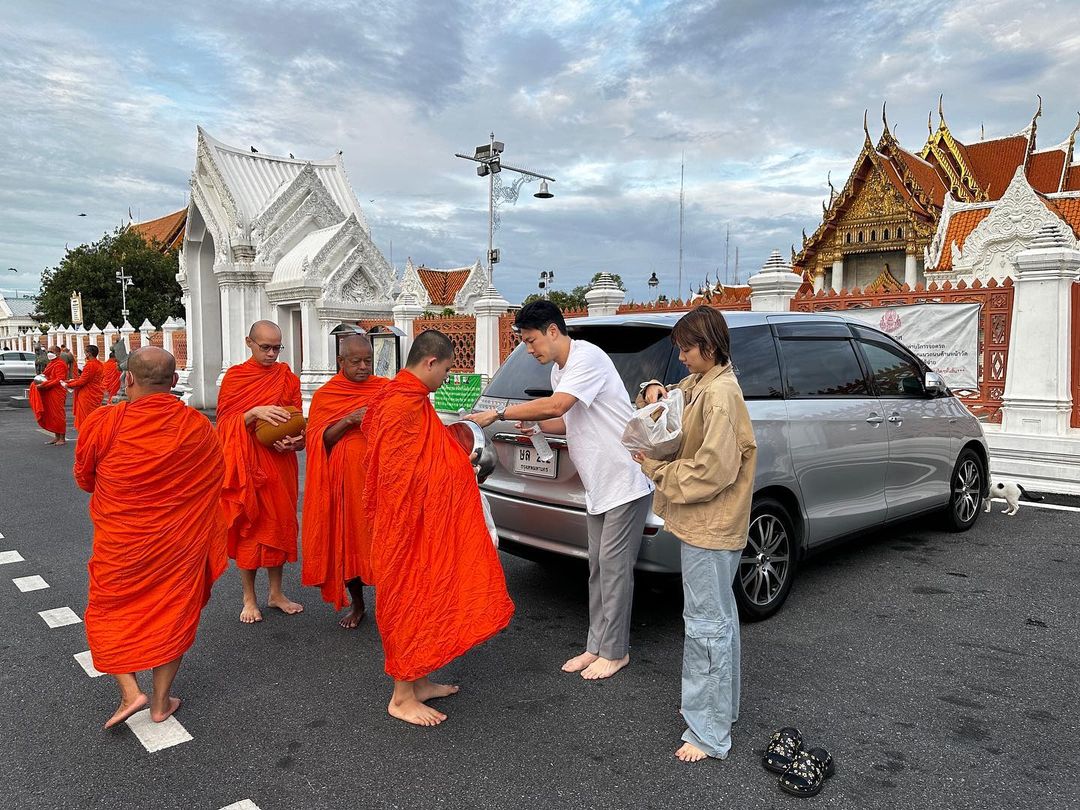 เมทัล สุขขาว