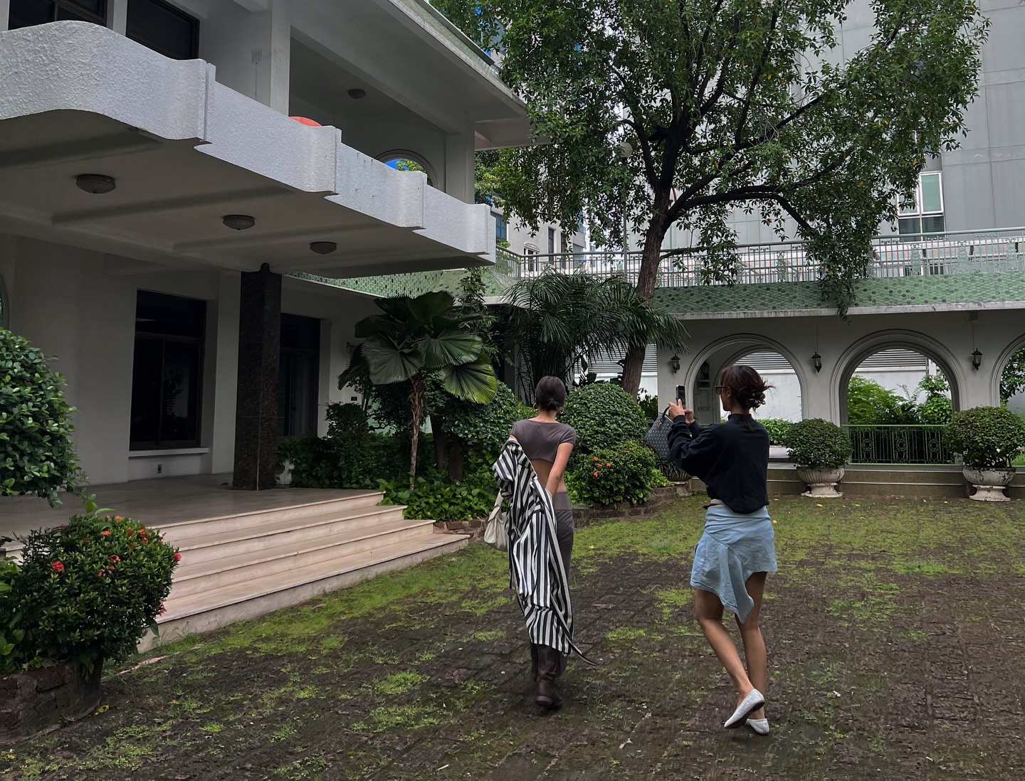 เมทัล สุขขาว