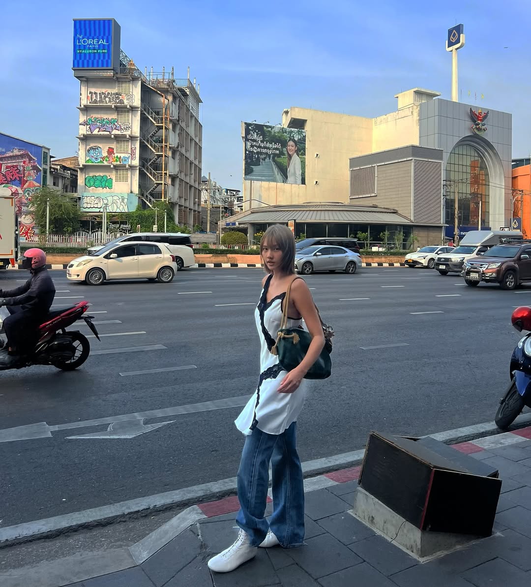 เมทัล สุขขาว