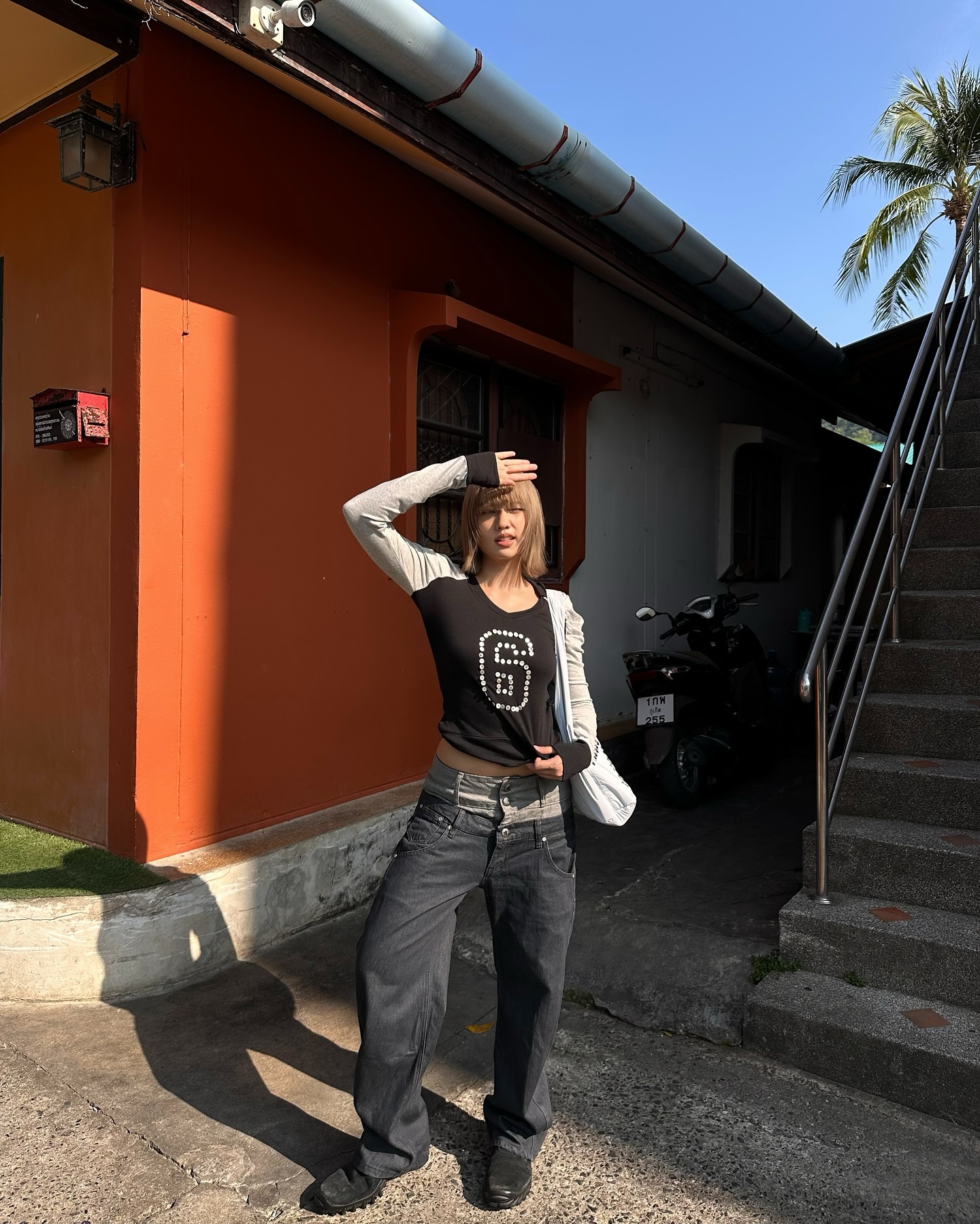 เมทัล สุขขาว